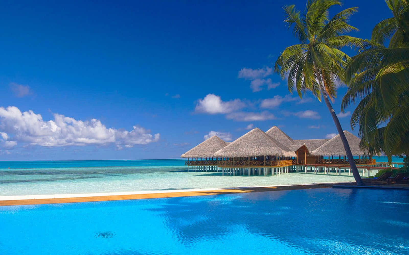 Maldives Beach, overwater bungalows, thatched roofs, HD Desktop Wallpaper