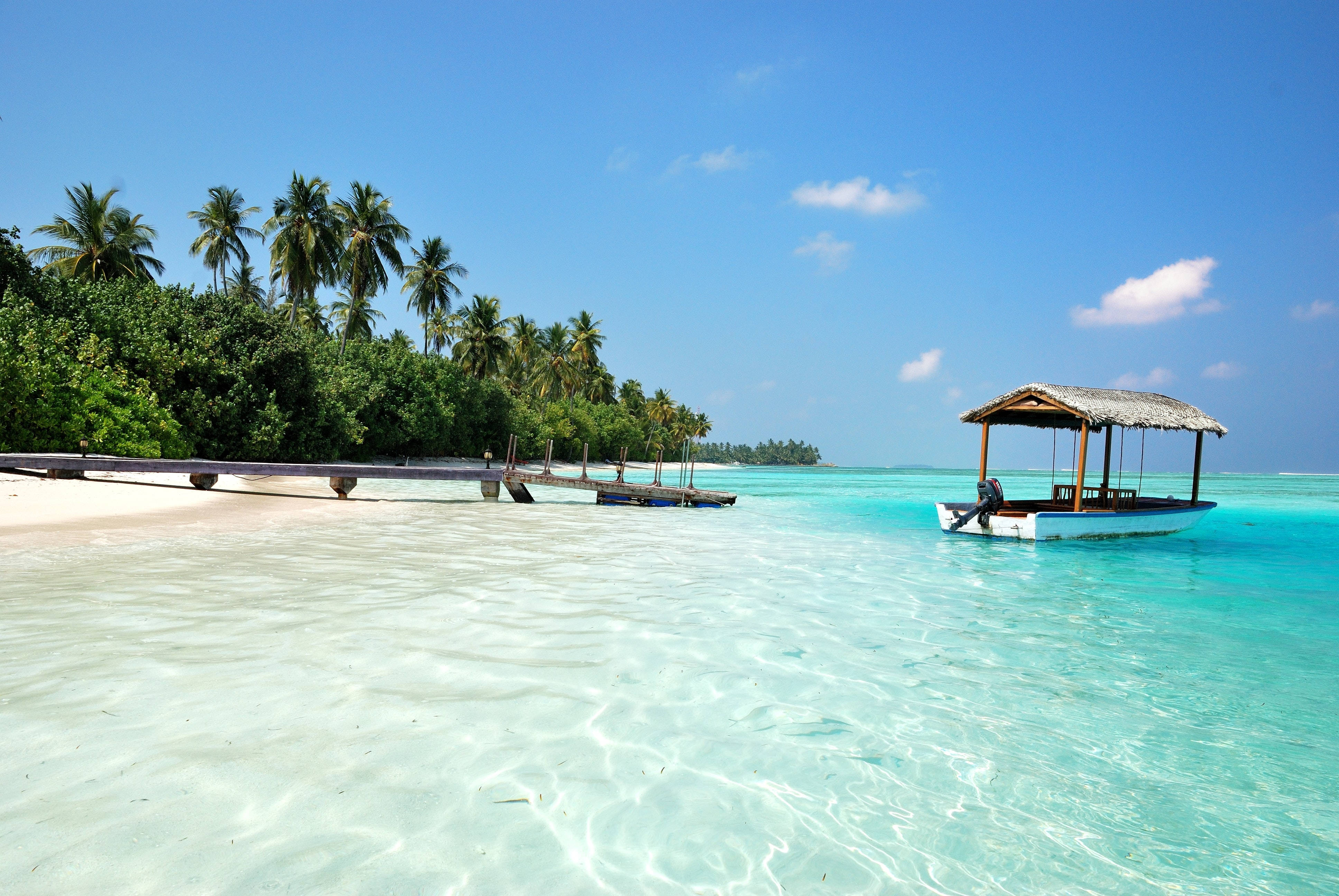 Maldives, floating cottage, turquoise waters, 4K Desktop Wallpaper