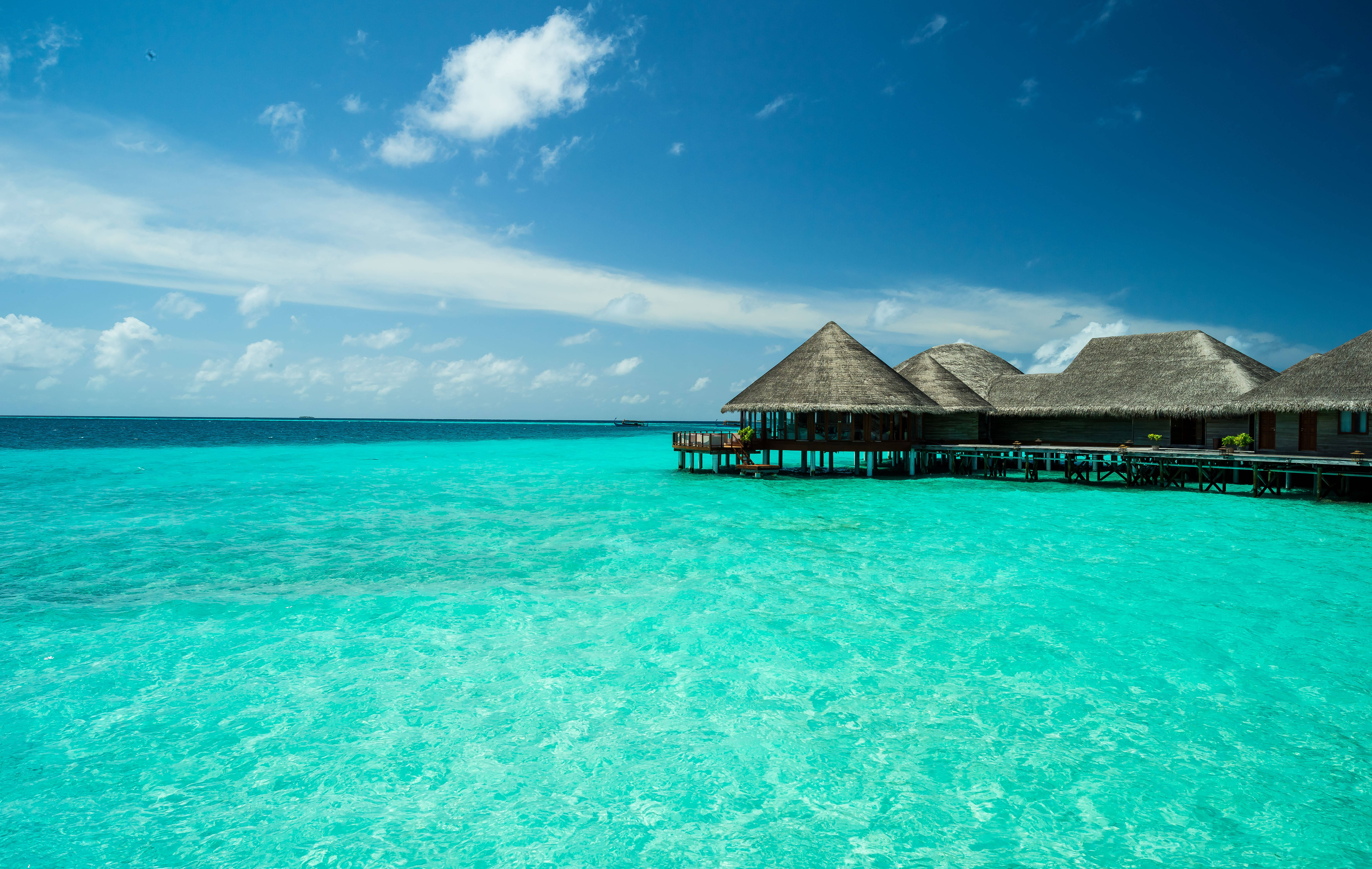 Maldives, turquoise beach water, overwater bungalows, 5K Desktop Wallpaper