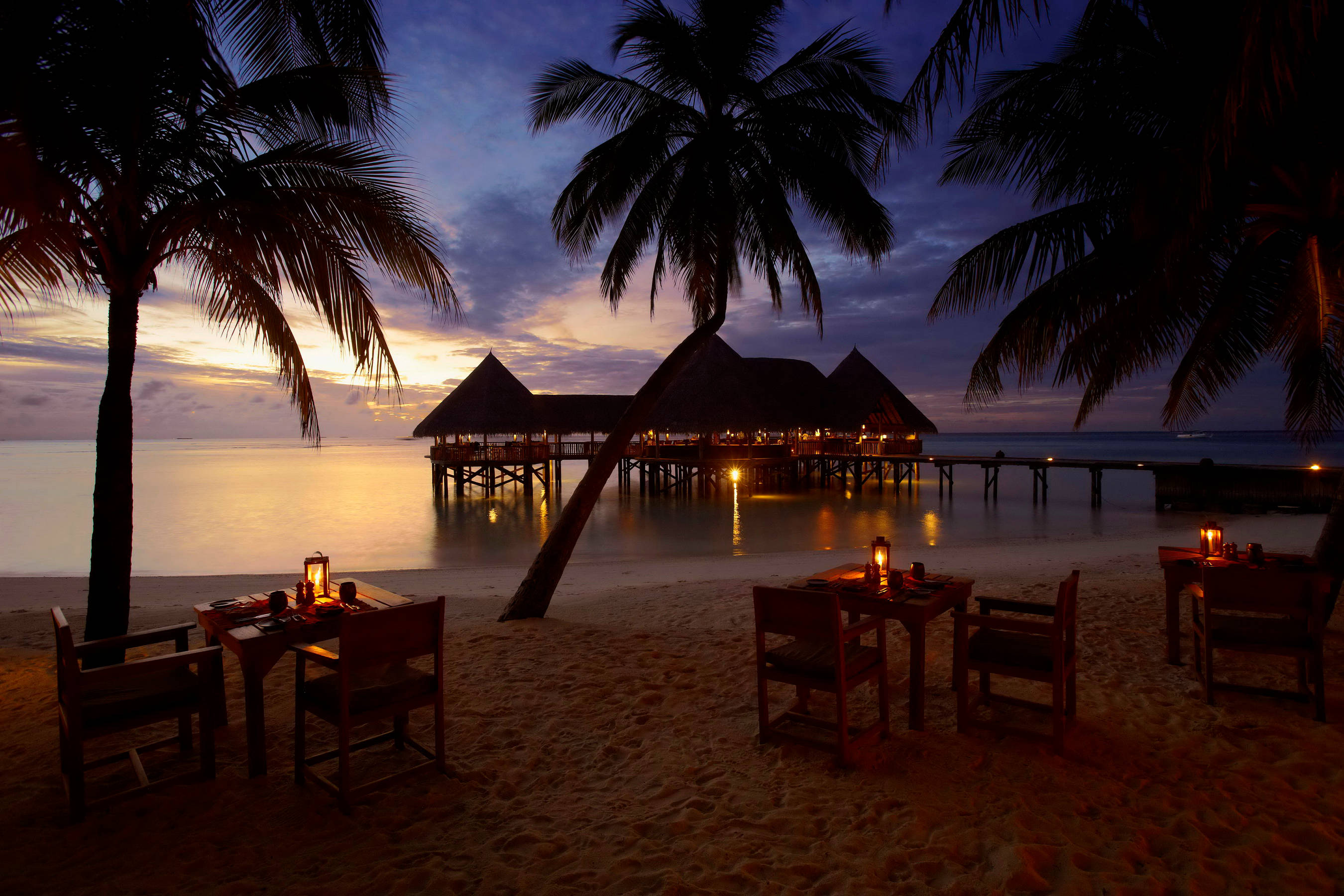 Maldives, luxury beach, sunset, 2K Desktop Wallpaper