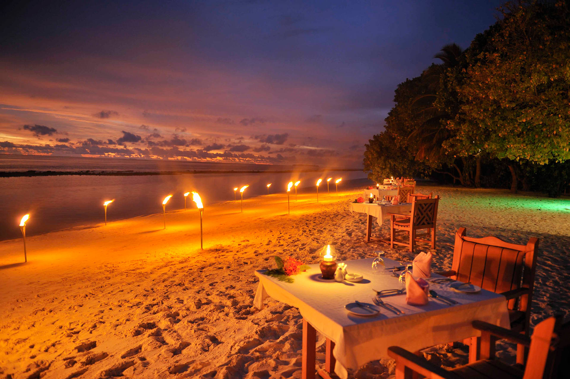 Maldives, beachside dinner setup, twilight, Full HD Desktop Wallpaper