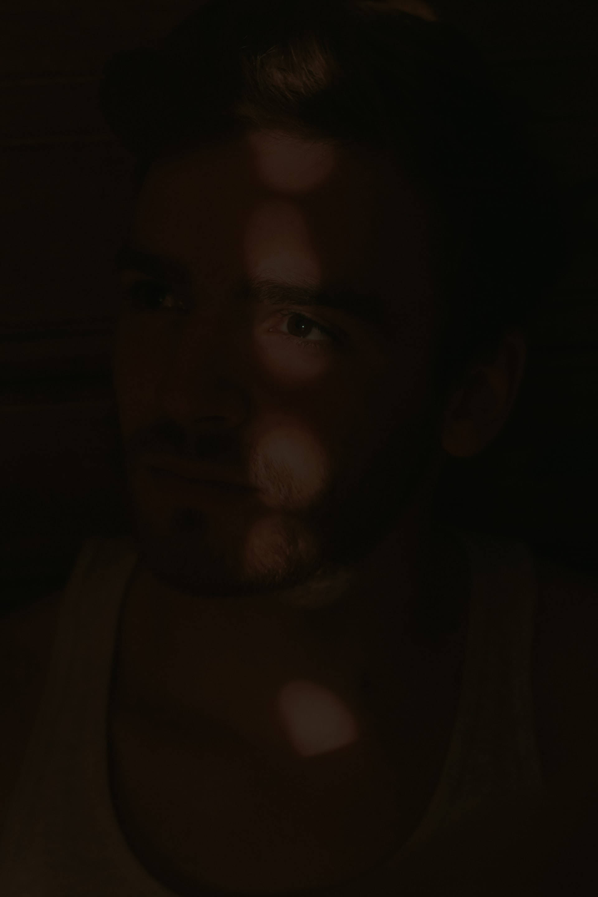 male model, pure black, HD phone screen, 2K Phone Wallpaper