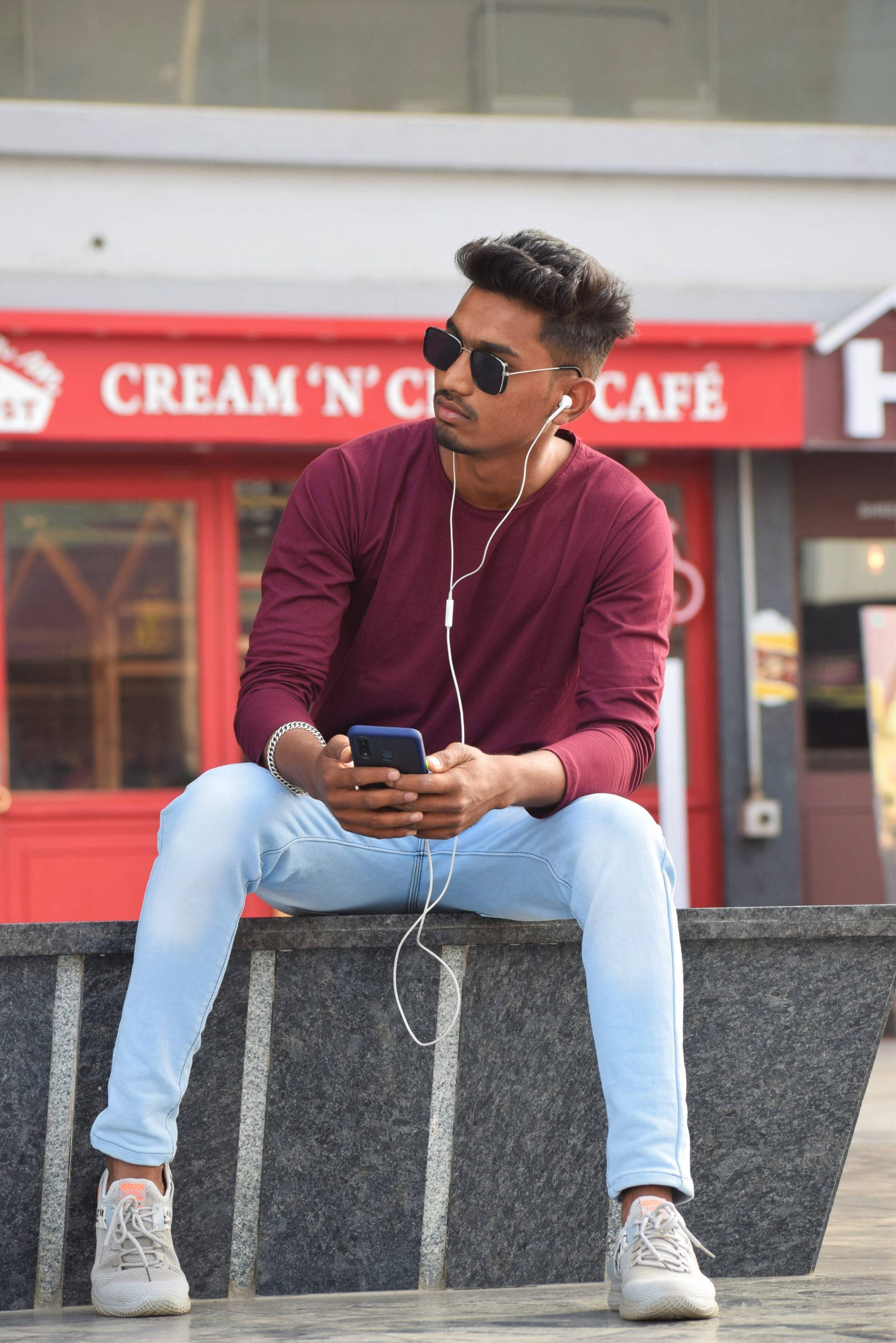 maroon shirt, light jeans, stone bench, 2K Phone Wallpaper