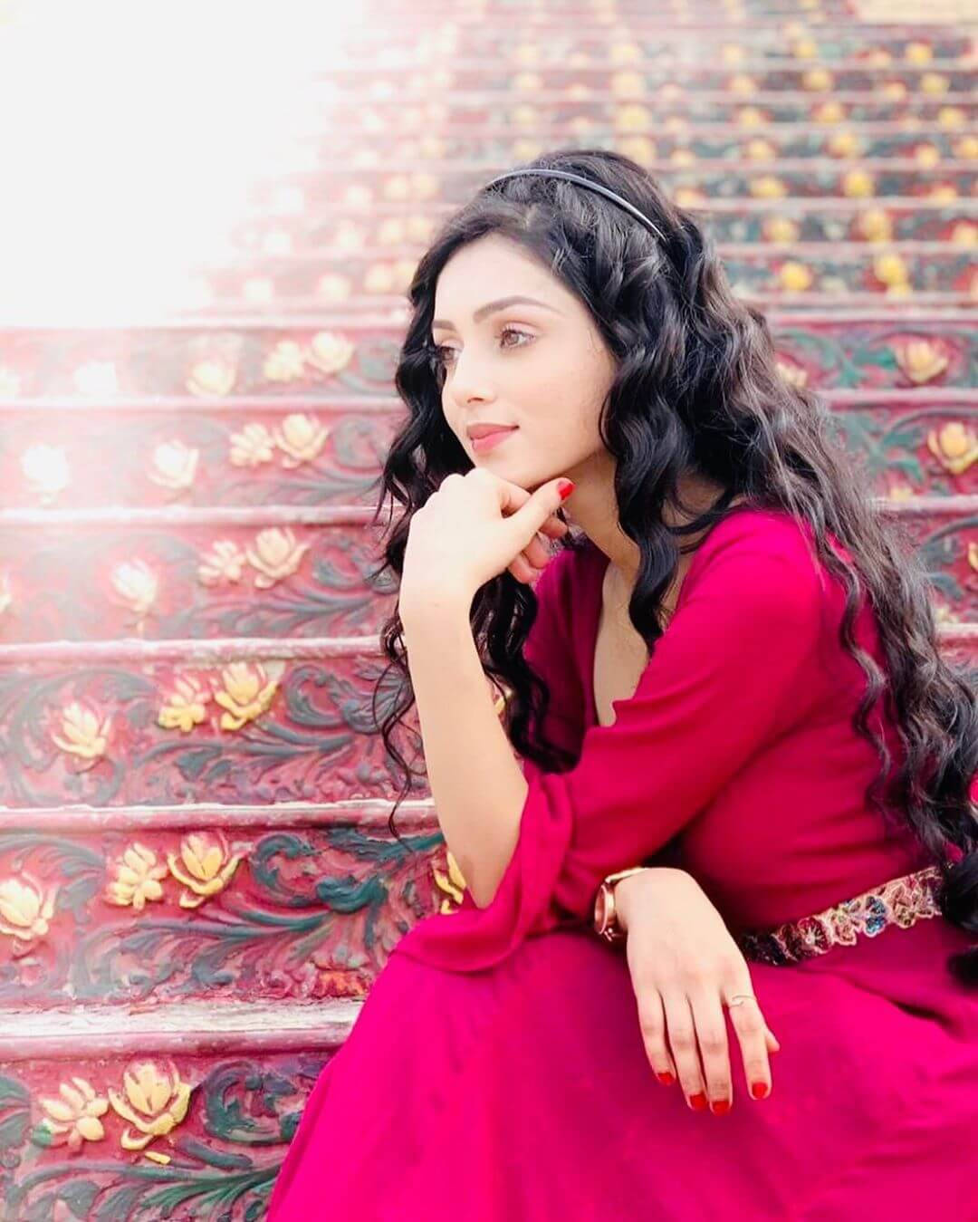Mallika Singh, red dress, ornate floral stairs, HD Phone Wallpaper