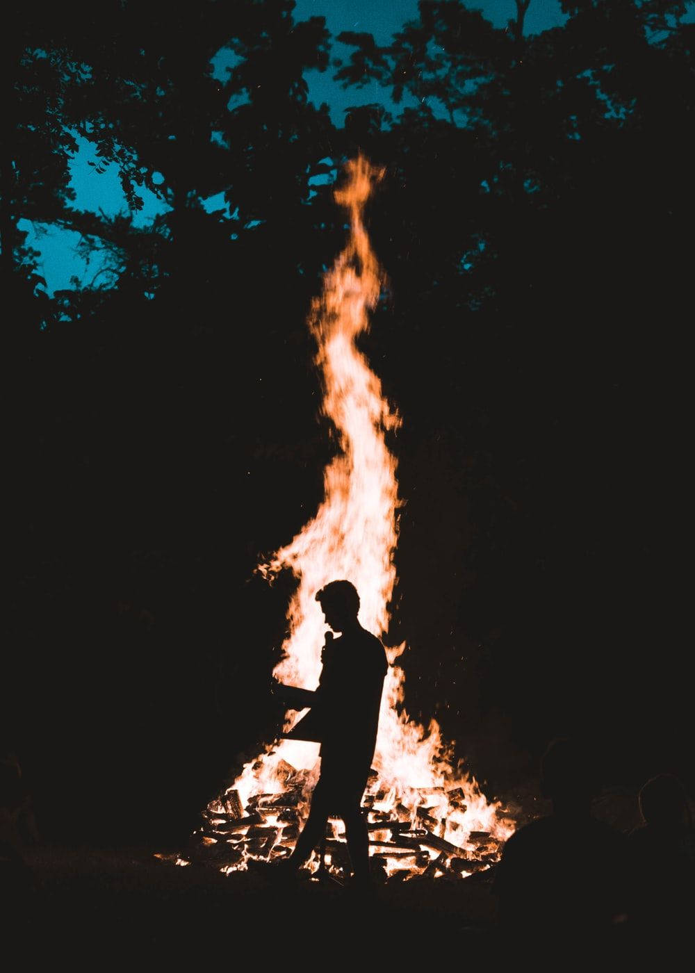 Campfire, Night, Silhouette, HD Phone Wallpaper