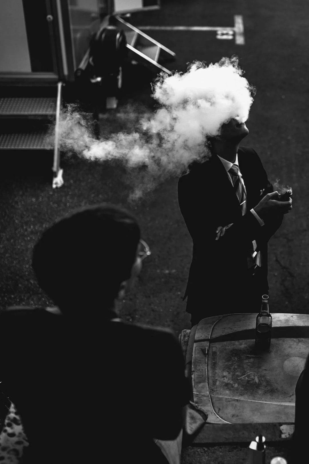 man, suit, smoke, HD Phone Wallpaper