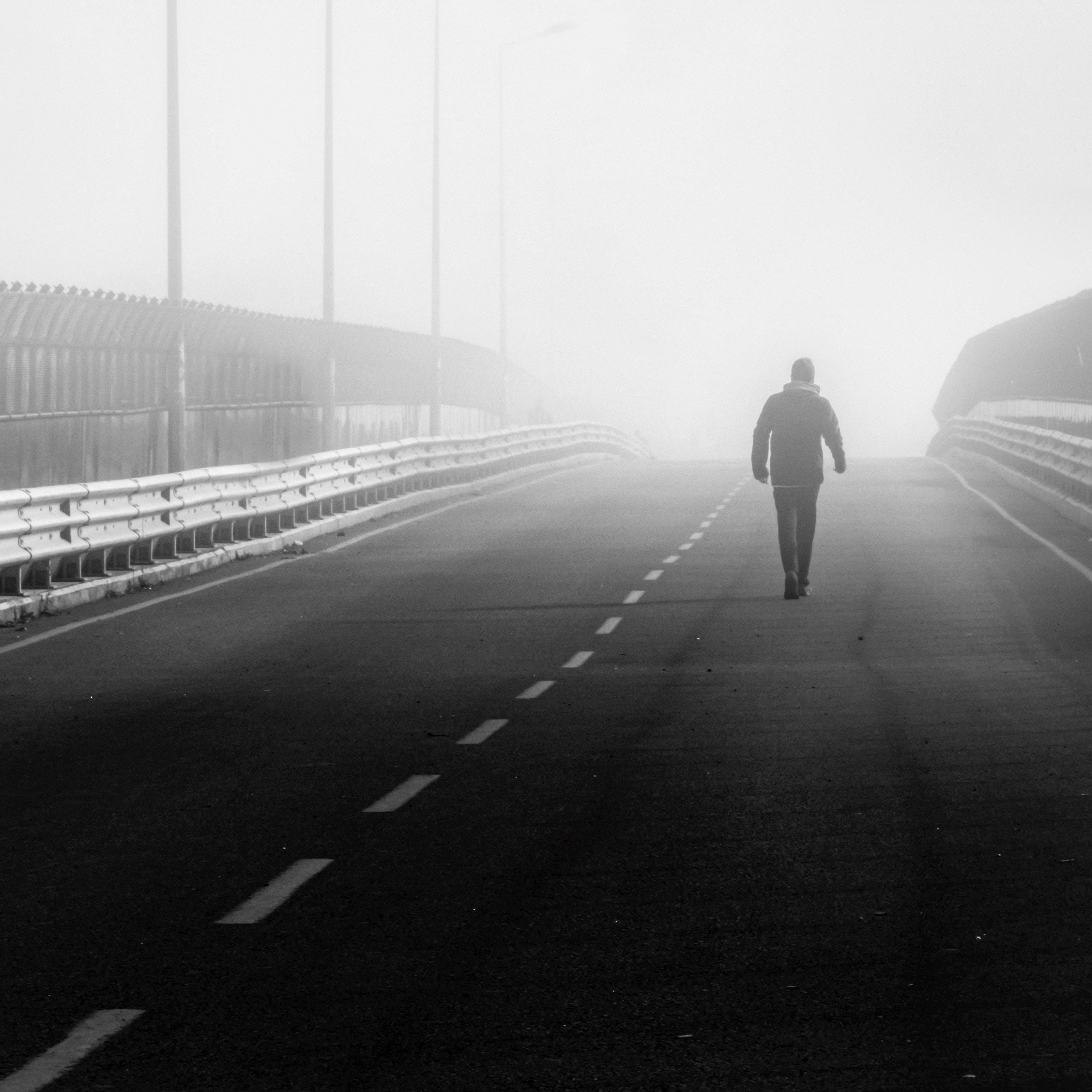 lonely road, foggy highway bridge, misty white oblivion, 4K Desktop Wallpaper