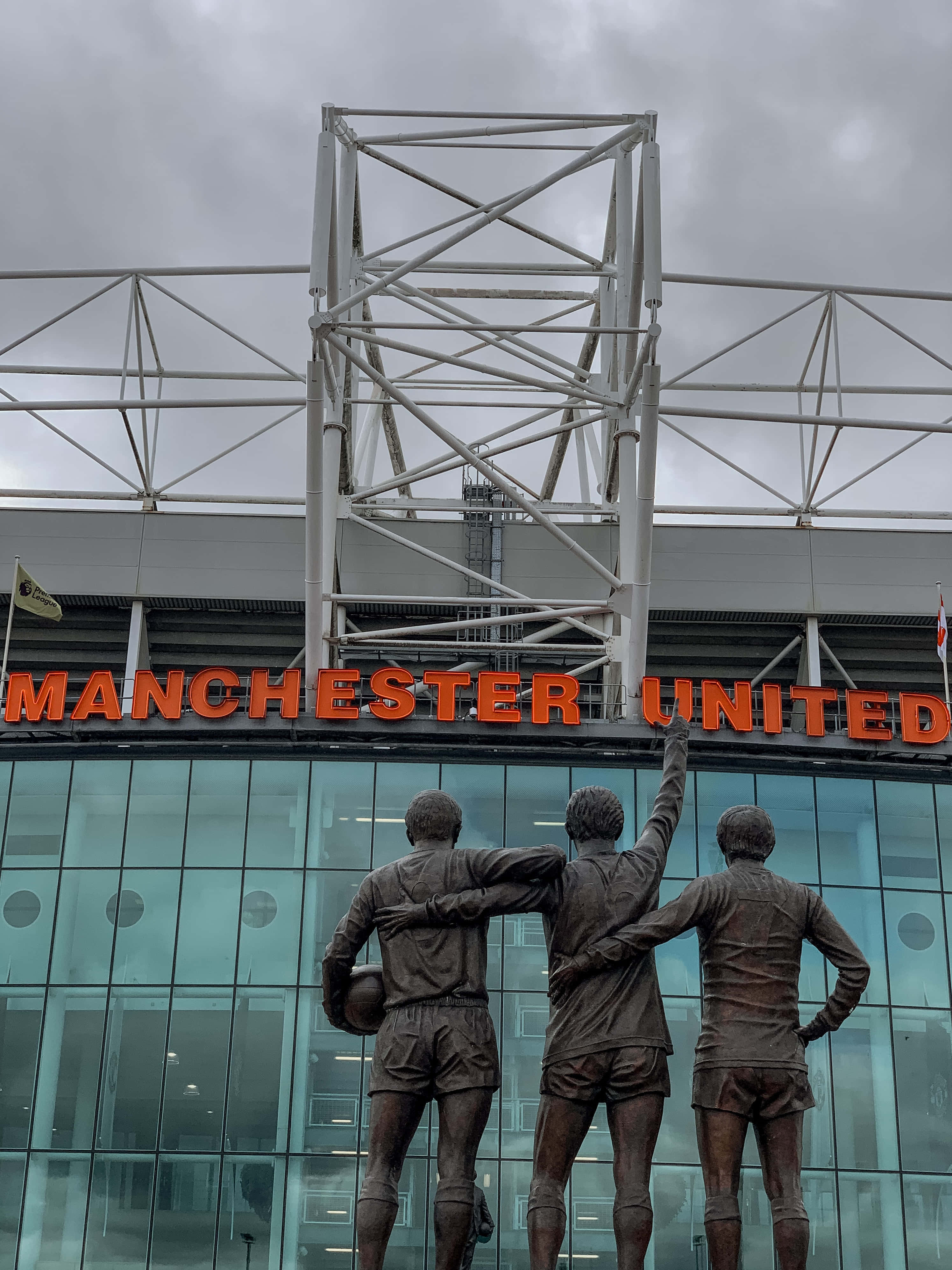 Manchester United, stadium, bronze footballers statues, 4K Phone Wallpaper