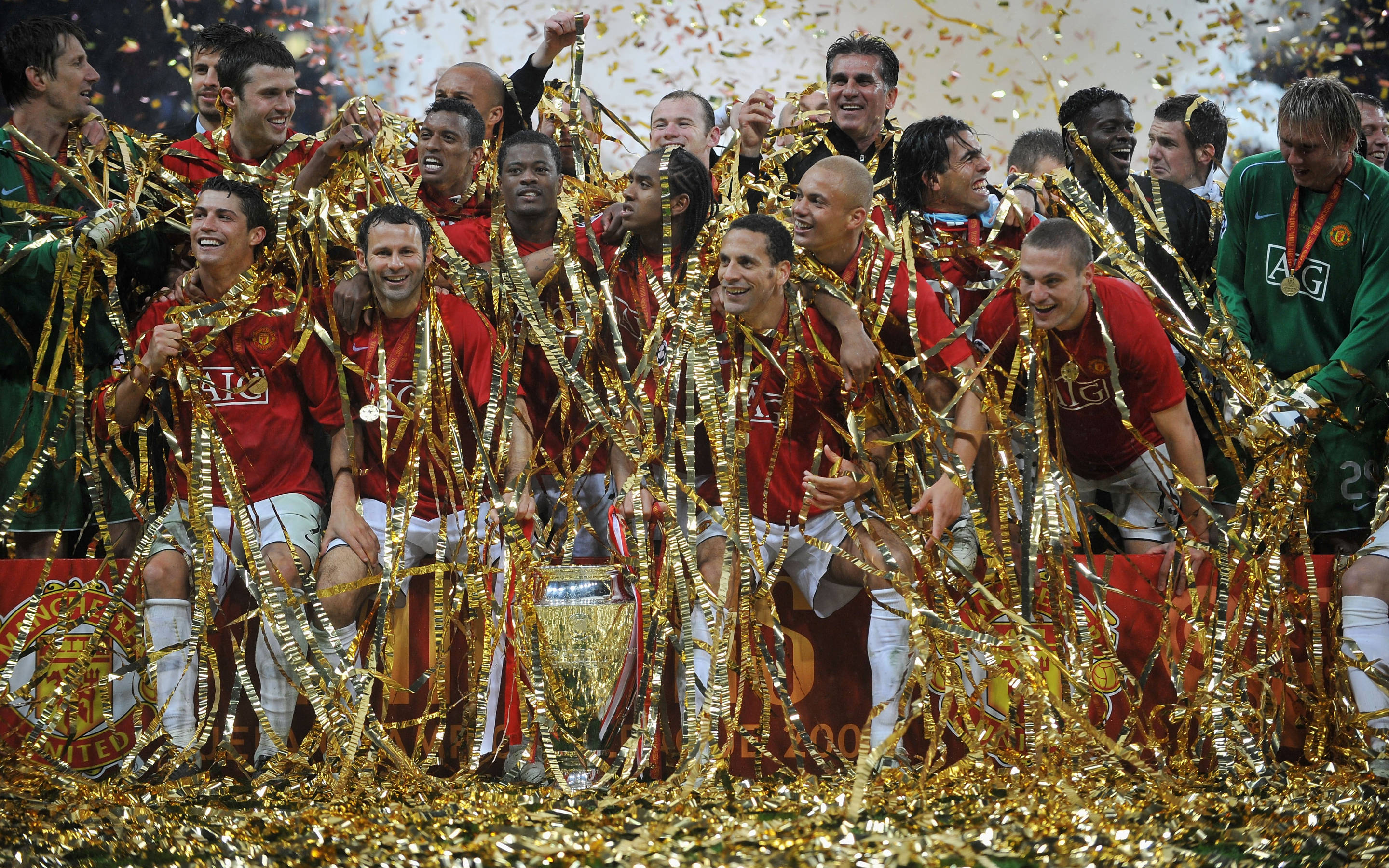 Manchester United, victory party, golden confetti, 2K Desktop Wallpaper
