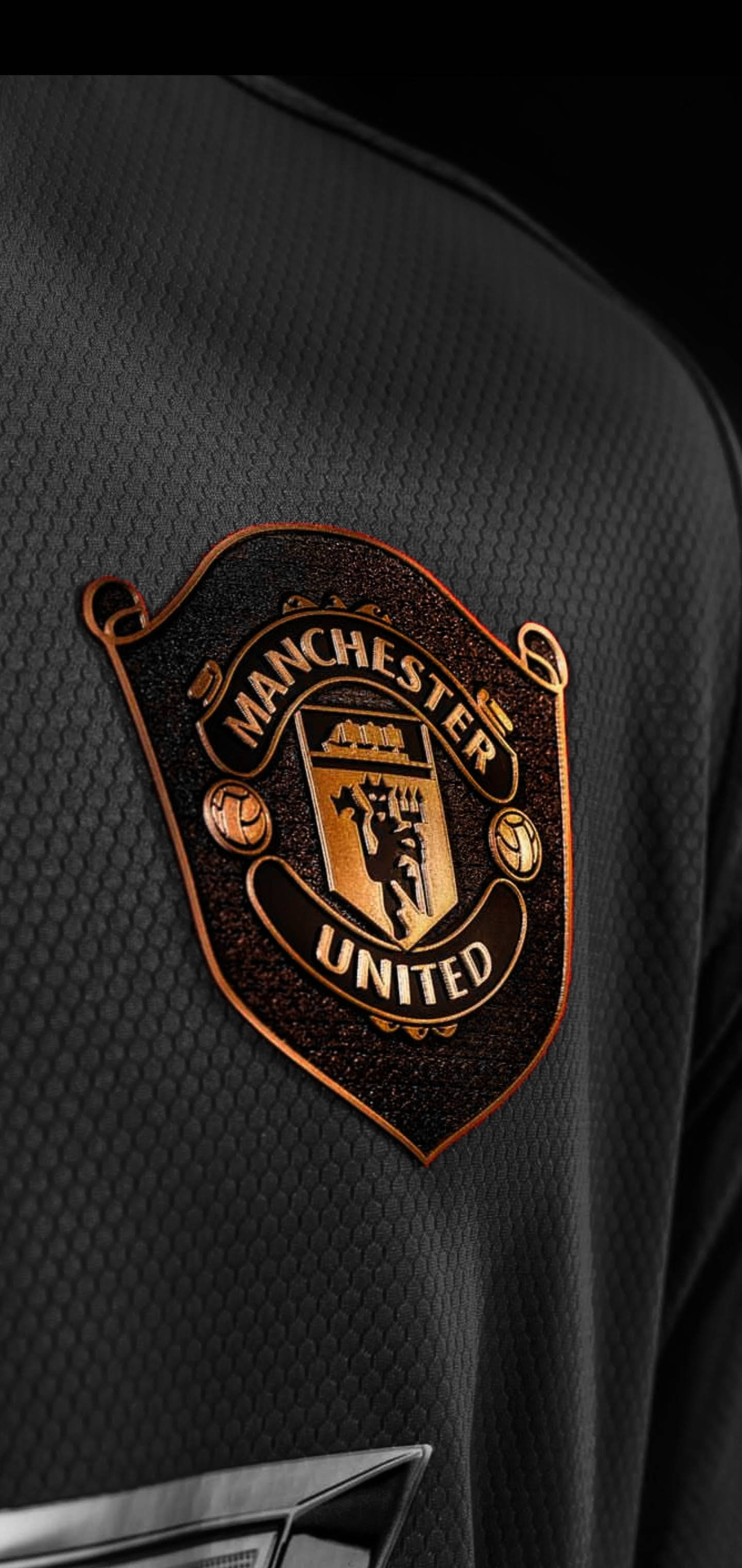 Manchester United, black textured football jersey sleeve, gold crest, 2K Phone Wallpaper