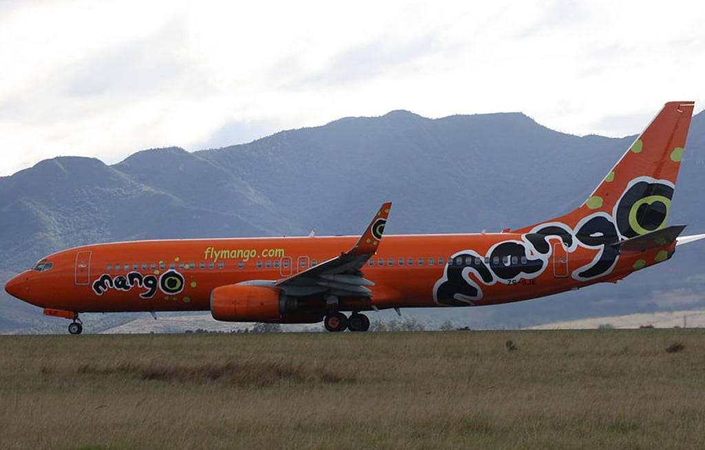 Mango Airlines, bright orange, grassy field, SD Desktop Wallpaper