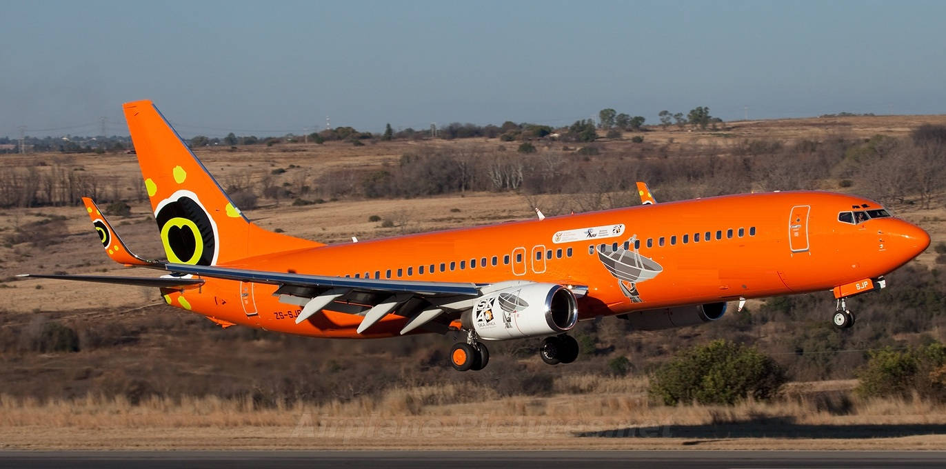 Mango Airlines, orange airplane, cartoon eye, HD Desktop Wallpaper