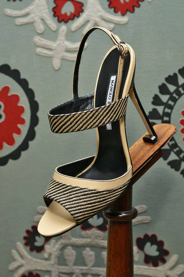 Manolo Blahnik, beige and black striped high-heeled sandal, wooden stand, SD Phone Wallpaper