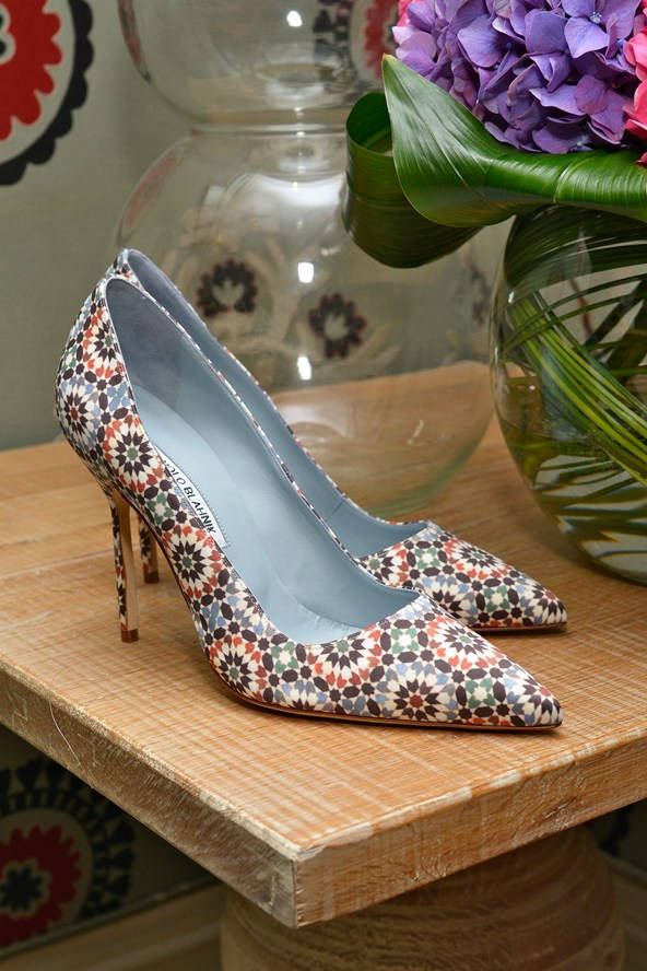 Manolo Blahnik, stilletos, floral pattern, SD Phone Wallpaper