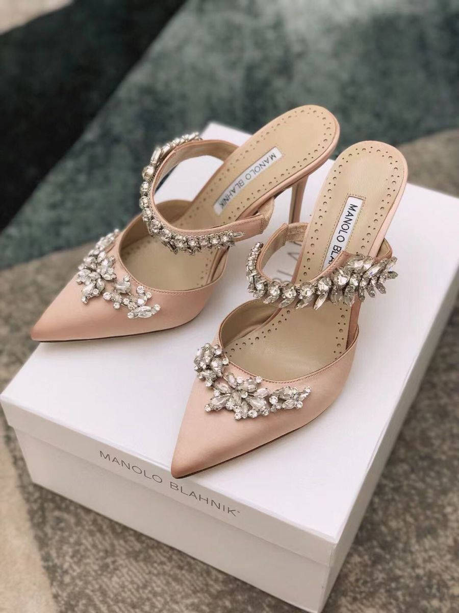 Manolo Blahnik, nude pumps, blush pink, SD Phone Wallpaper
