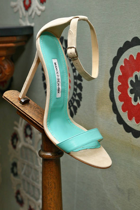 Manolo Blahnik, turquoise, beige, SD Phone Wallpaper