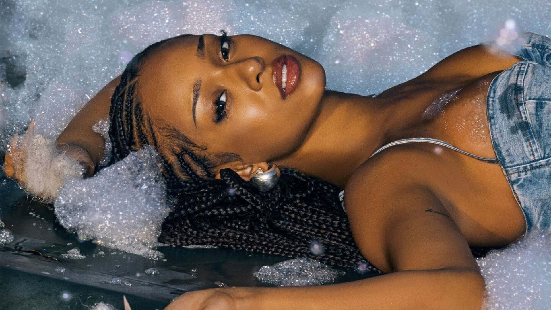 Manon Bannerman, bubble bath, braided hair, Full HD Desktop Wallpaper