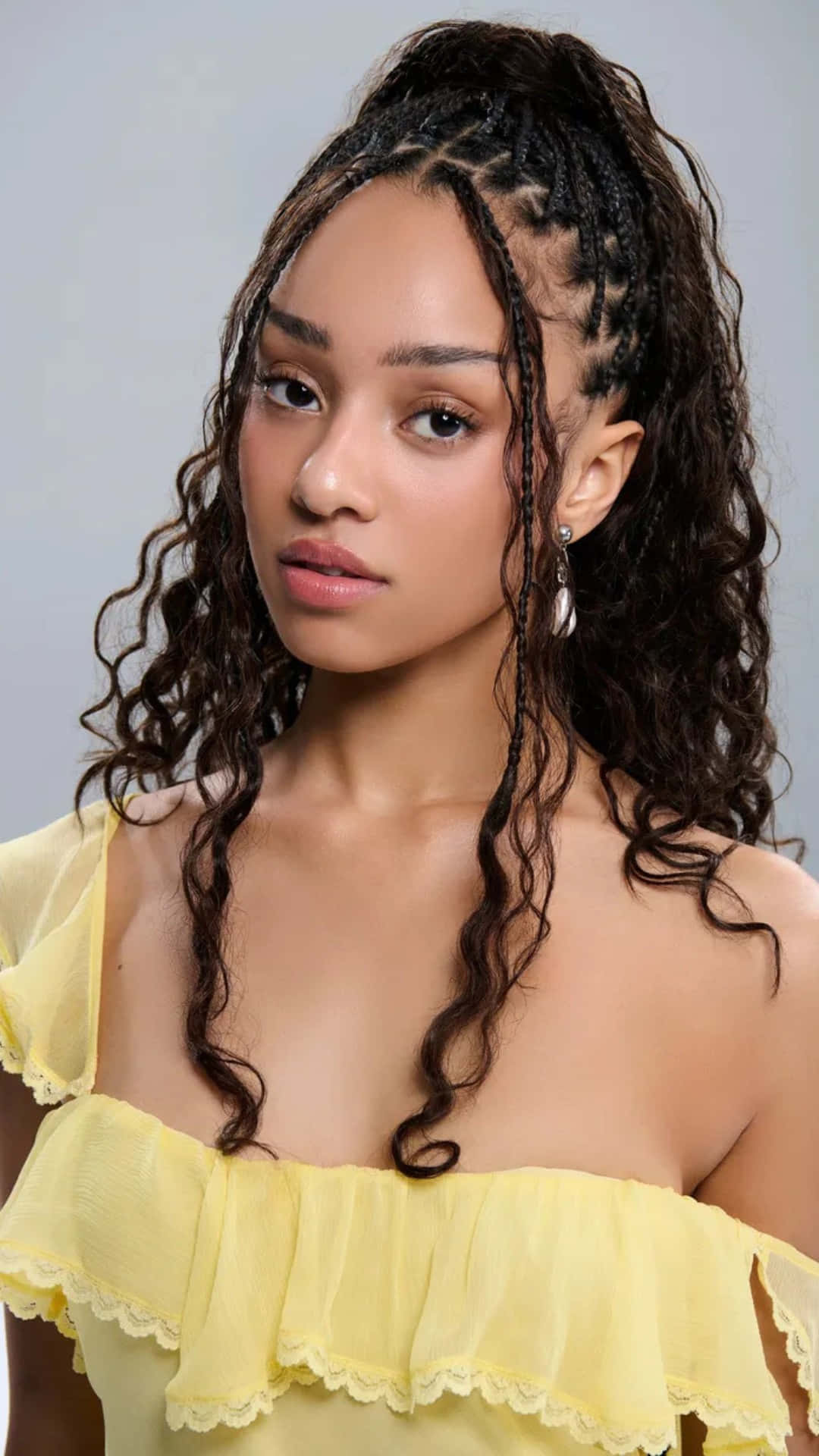 Manon Bannerman, dark curly hair, braided details, Full HD Phone Wallpaper