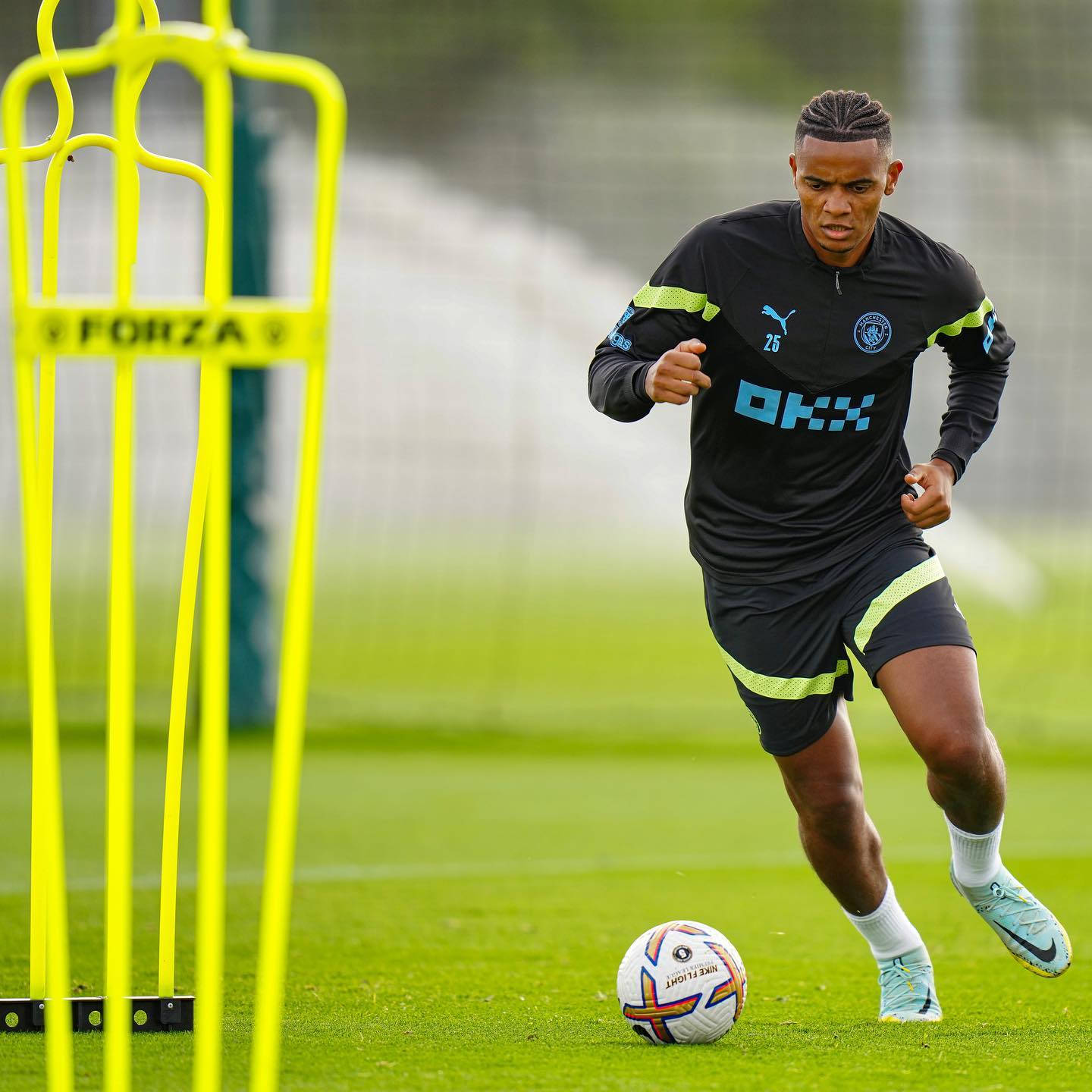 Manuel Akanji, black training gear, bright yellow agility hurdle, HD Desktop Wallpaper