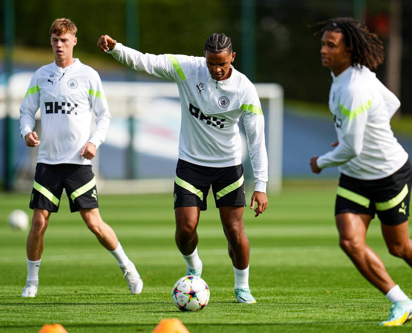 Manuel Akanji, white and black training kits, vibrant green grass field, HD Desktop Wallpaper