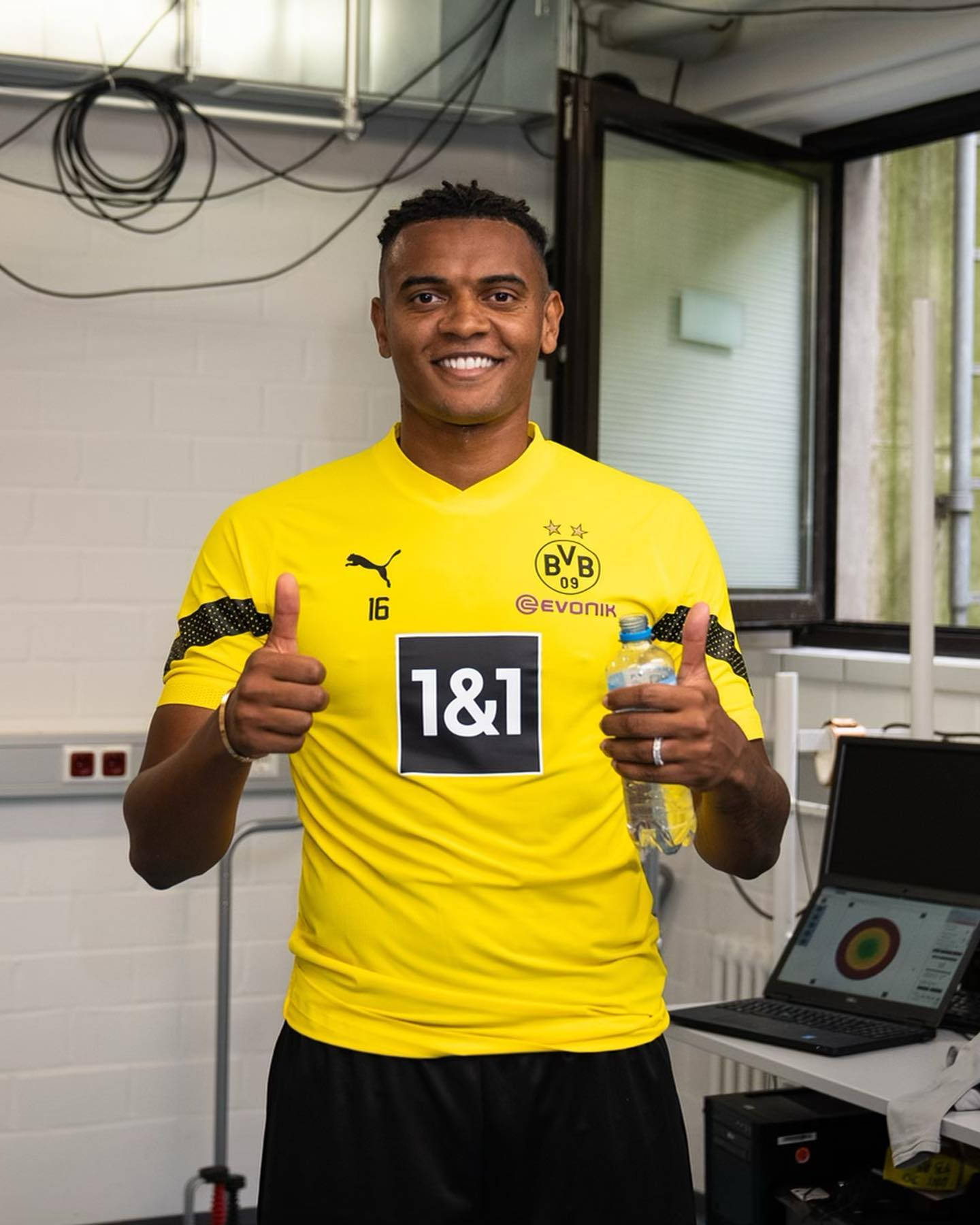 Manuel Akanji, yellow Borussia Dortmund jersey, two thumbs up, HD Phone Wallpaper