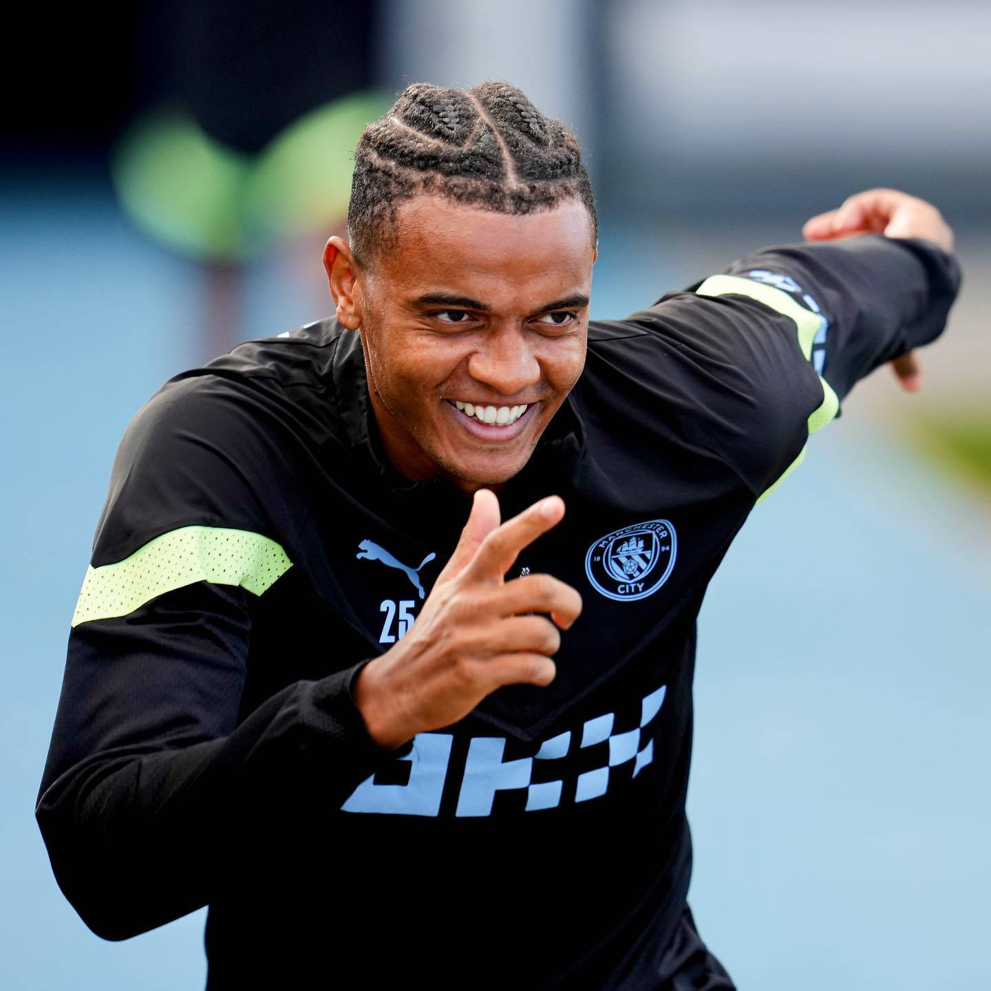 Manuel Akanji, black training kit, sunny outdoor session, HD Desktop Wallpaper