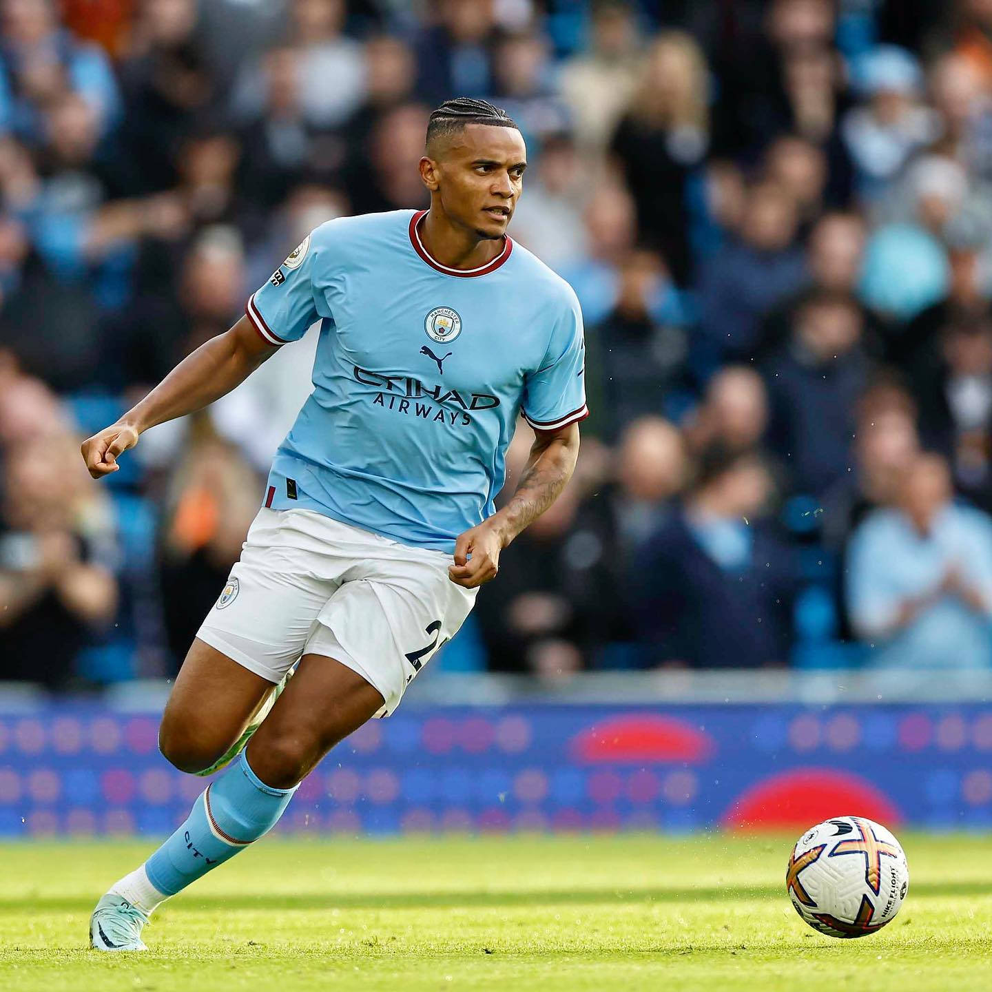 Manuel Akanji, light blue jersey, white ball, HD Desktop Wallpaper