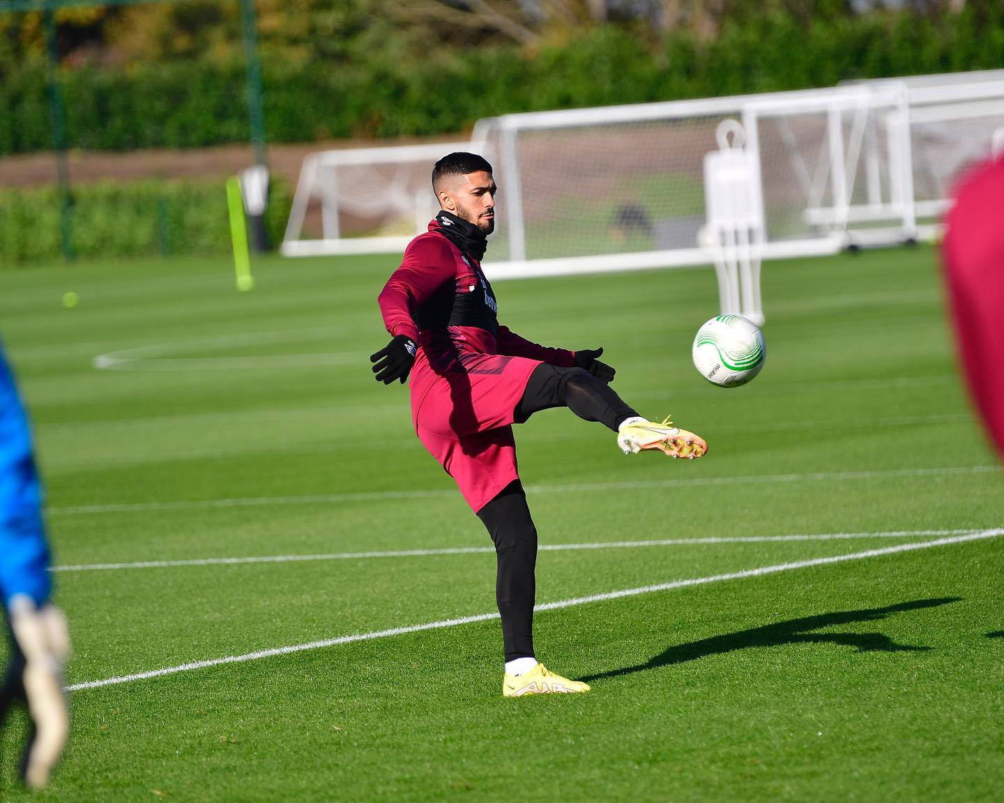 Manuel Lanzini, red training kit, white ball, HD Desktop Wallpaper