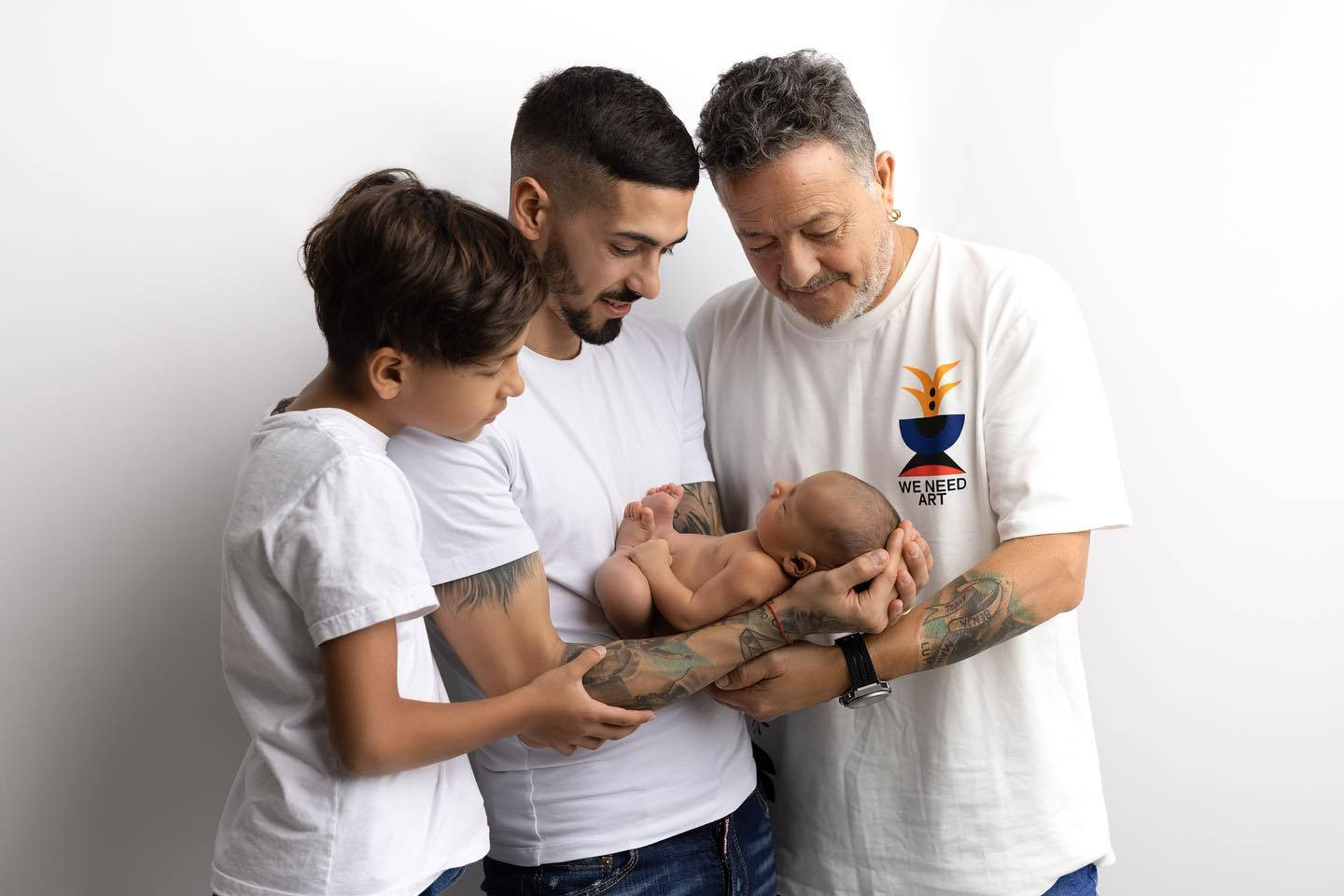 Manuel Lanzini, baby, white shirts, HD Desktop Wallpaper