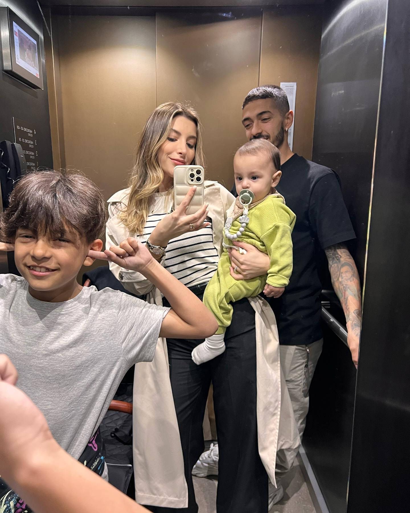 Manuel Lanzini, elevator, warm lighting, HD Phone Wallpaper