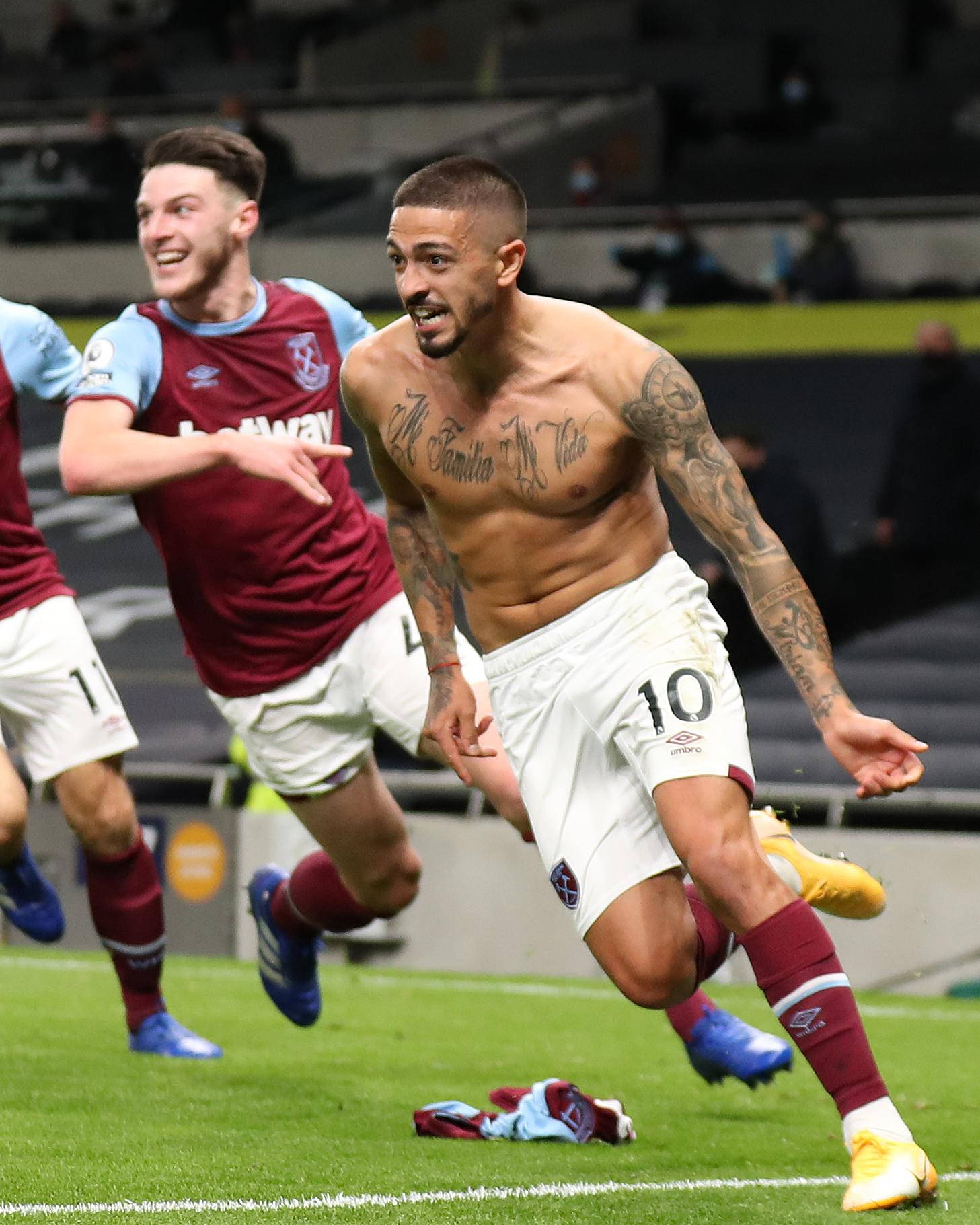 Manuel Lanzini, shirtless, goal celebration, HD Phone Wallpaper