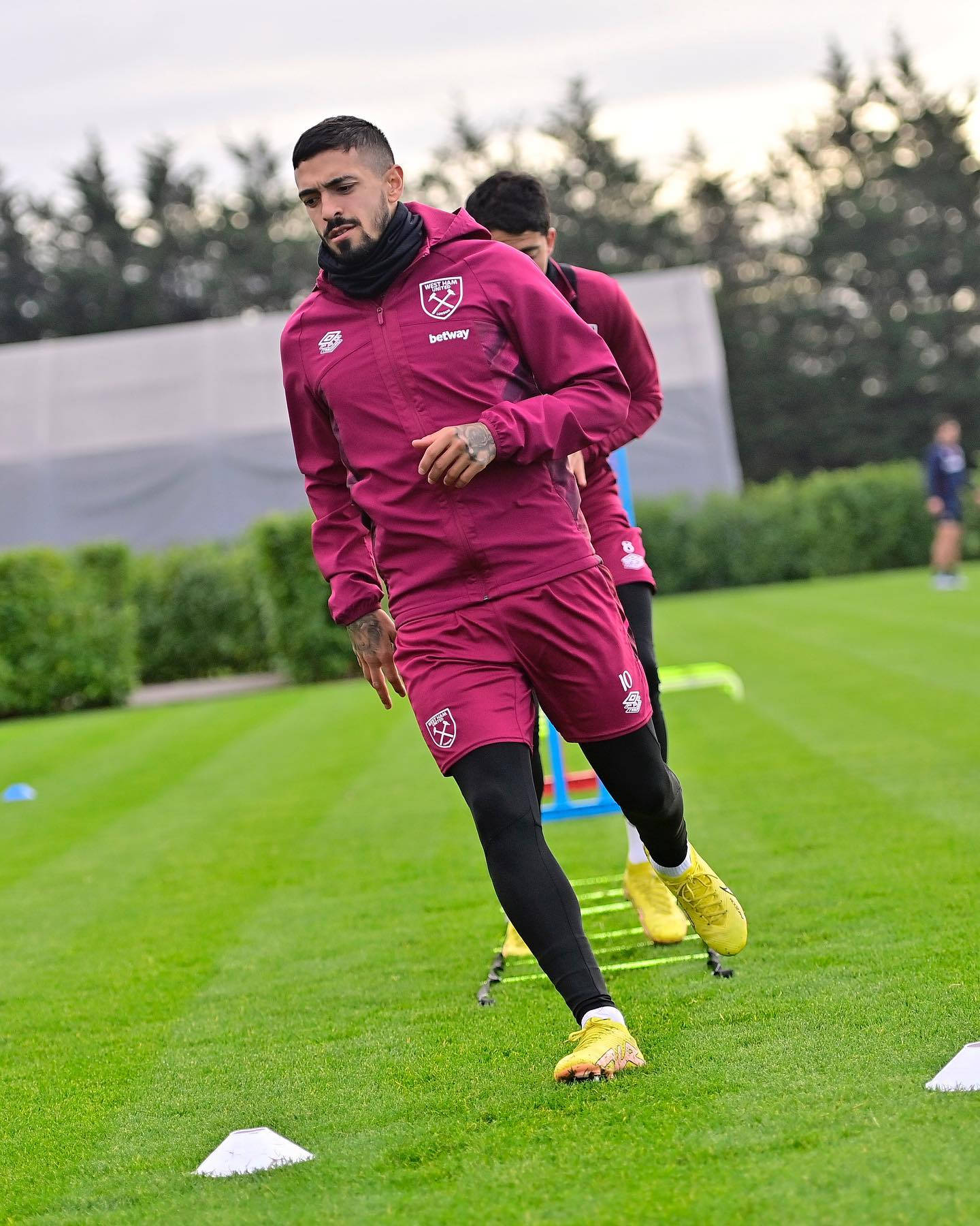 Manuel Lanzini, maroon training gear, cones, HD Phone Wallpaper