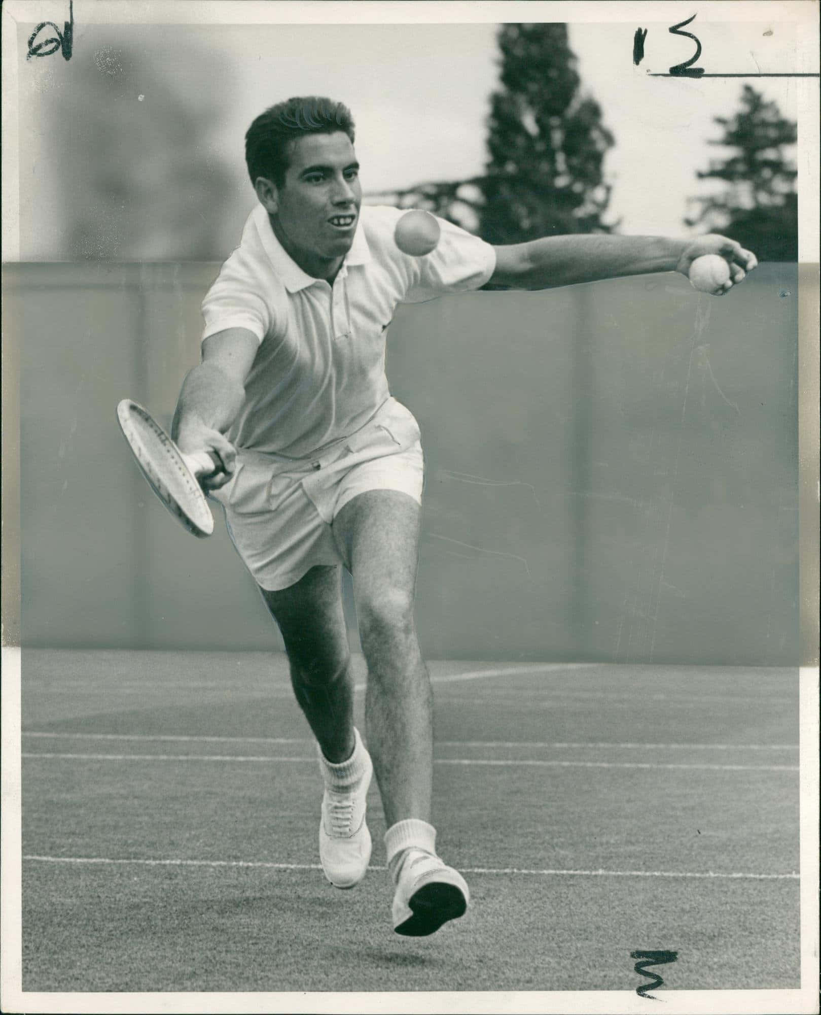 Manuel Santana, tennis player, mid-serve, Full HD Phone Wallpaper
