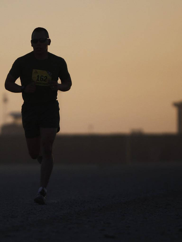 solo man athlete, marathon, dawn, SD Phone Wallpaper