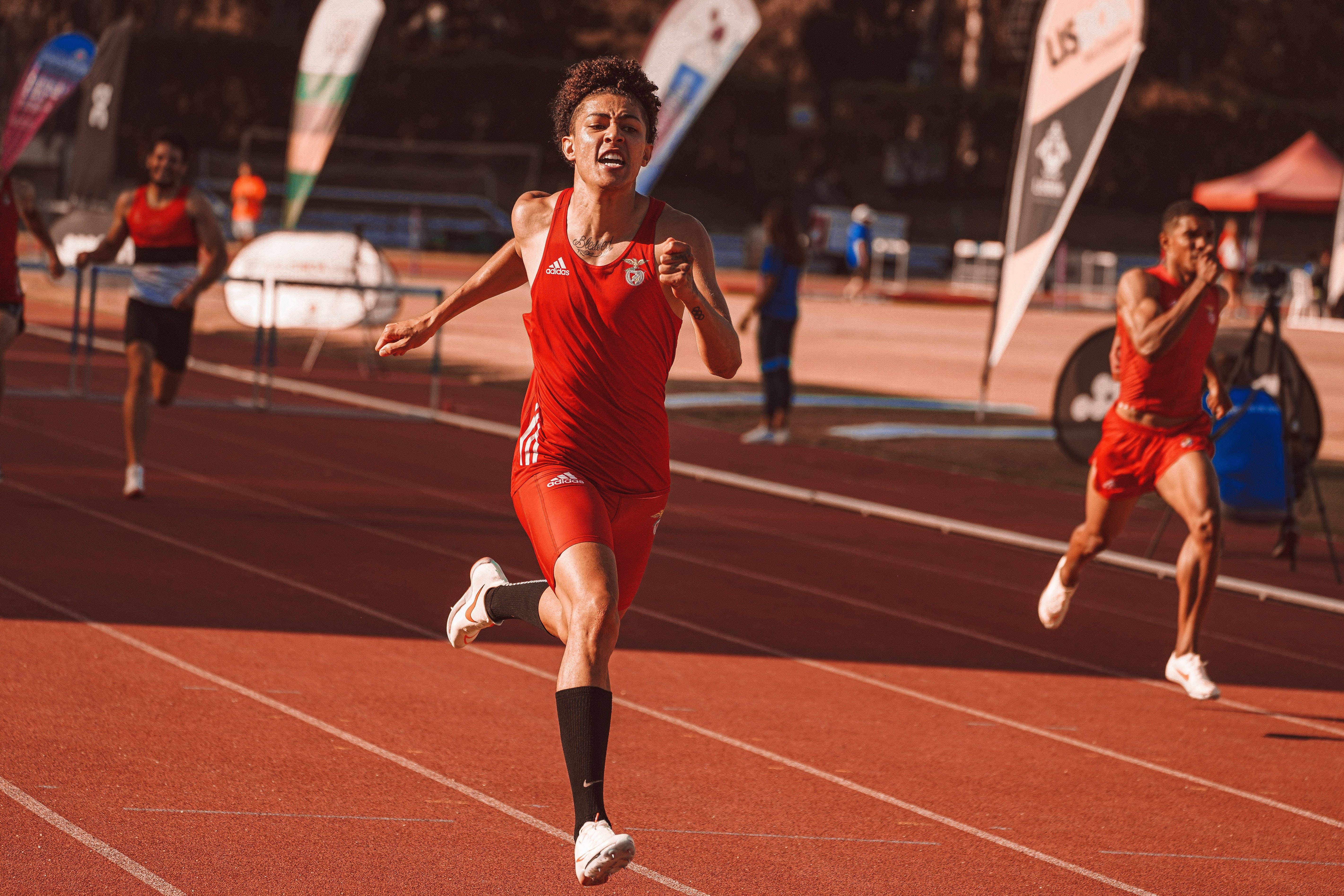Marathon, red uniform, sunlit track, 5K Desktop Wallpaper
