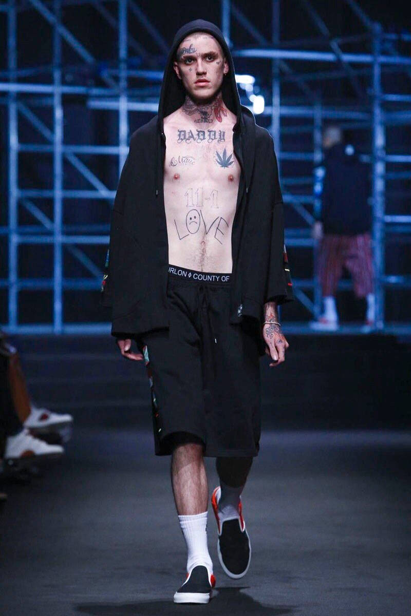Marcelo Burlon, black hoodie, shorts, SD Phone Wallpaper