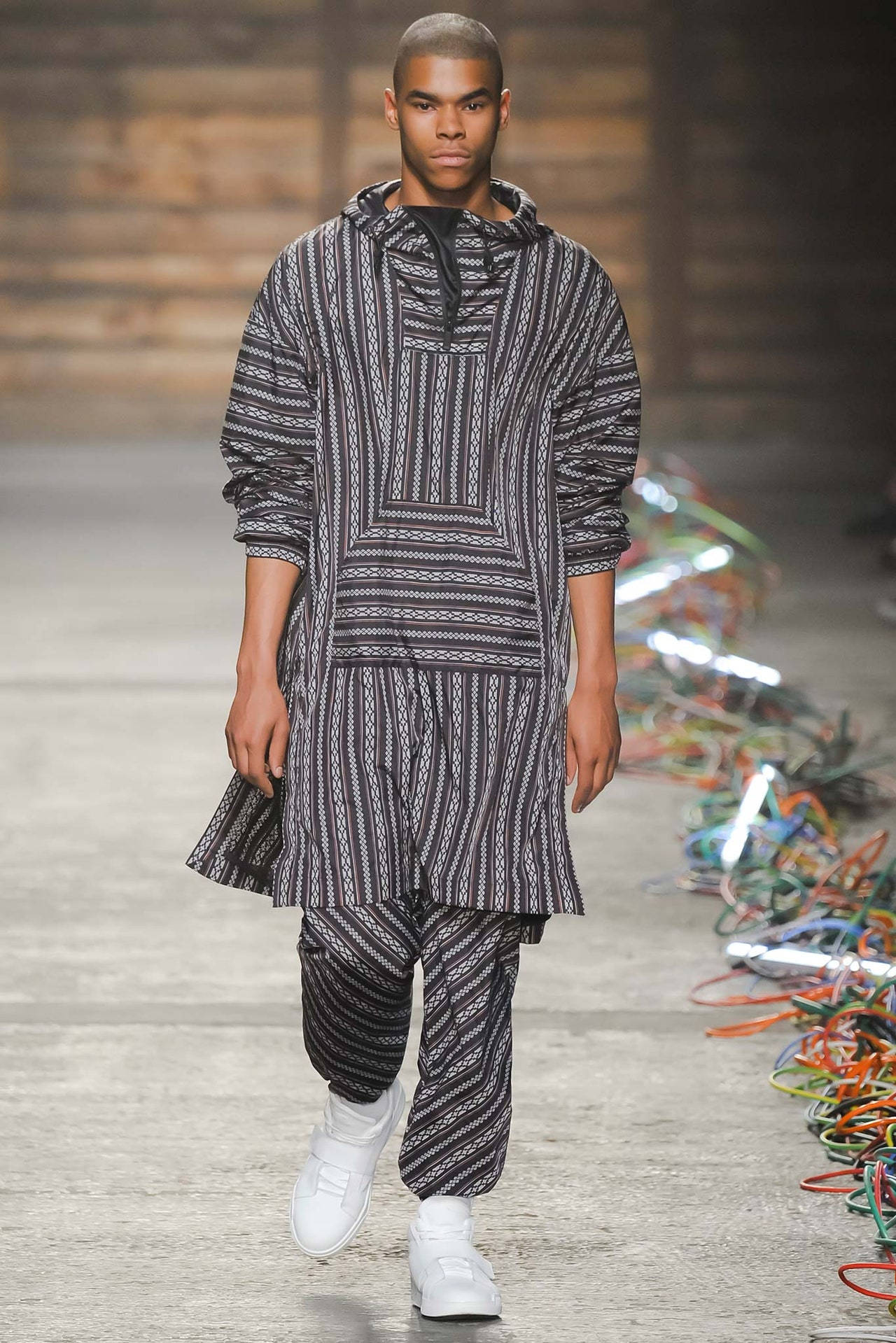 Marcelo Burlon, black and white geometric patterned hooded outfit, white sneakers, HD Phone Wallpaper