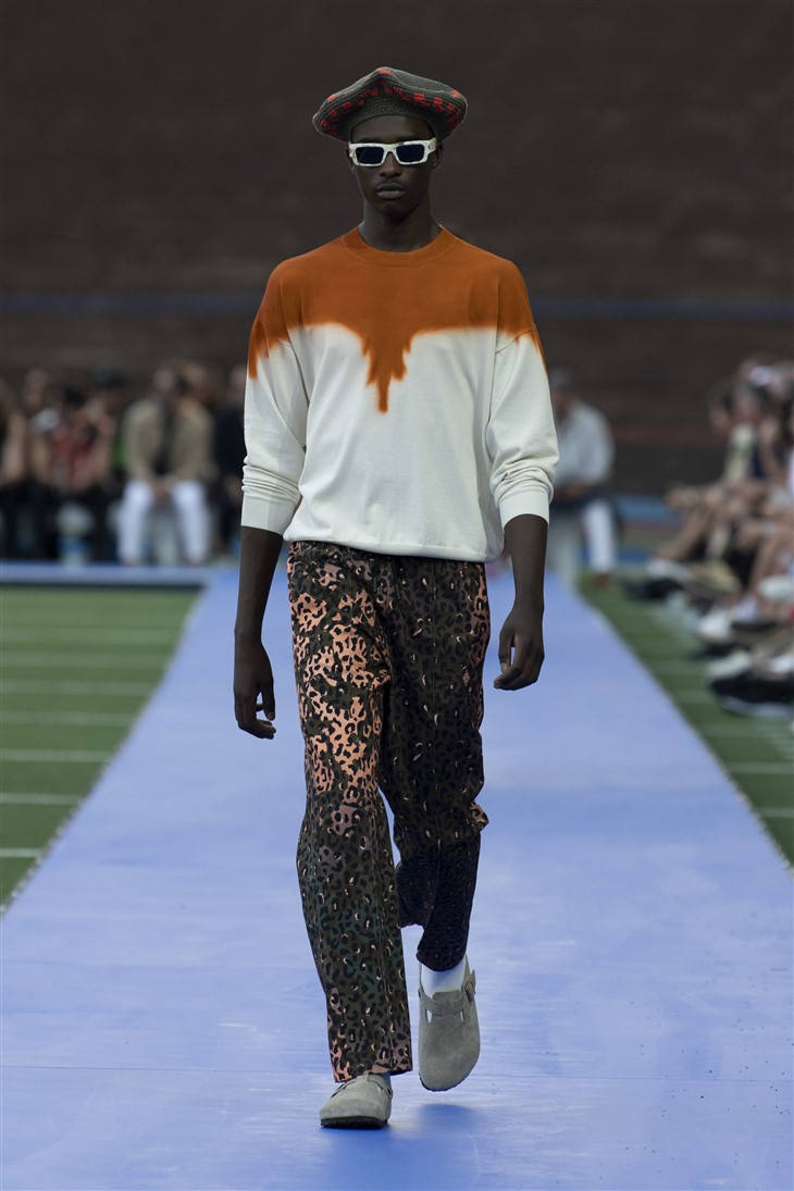 Marcelo Burlon, white and orange tie-dye sweater, leopard-print pants, SD Phone Wallpaper