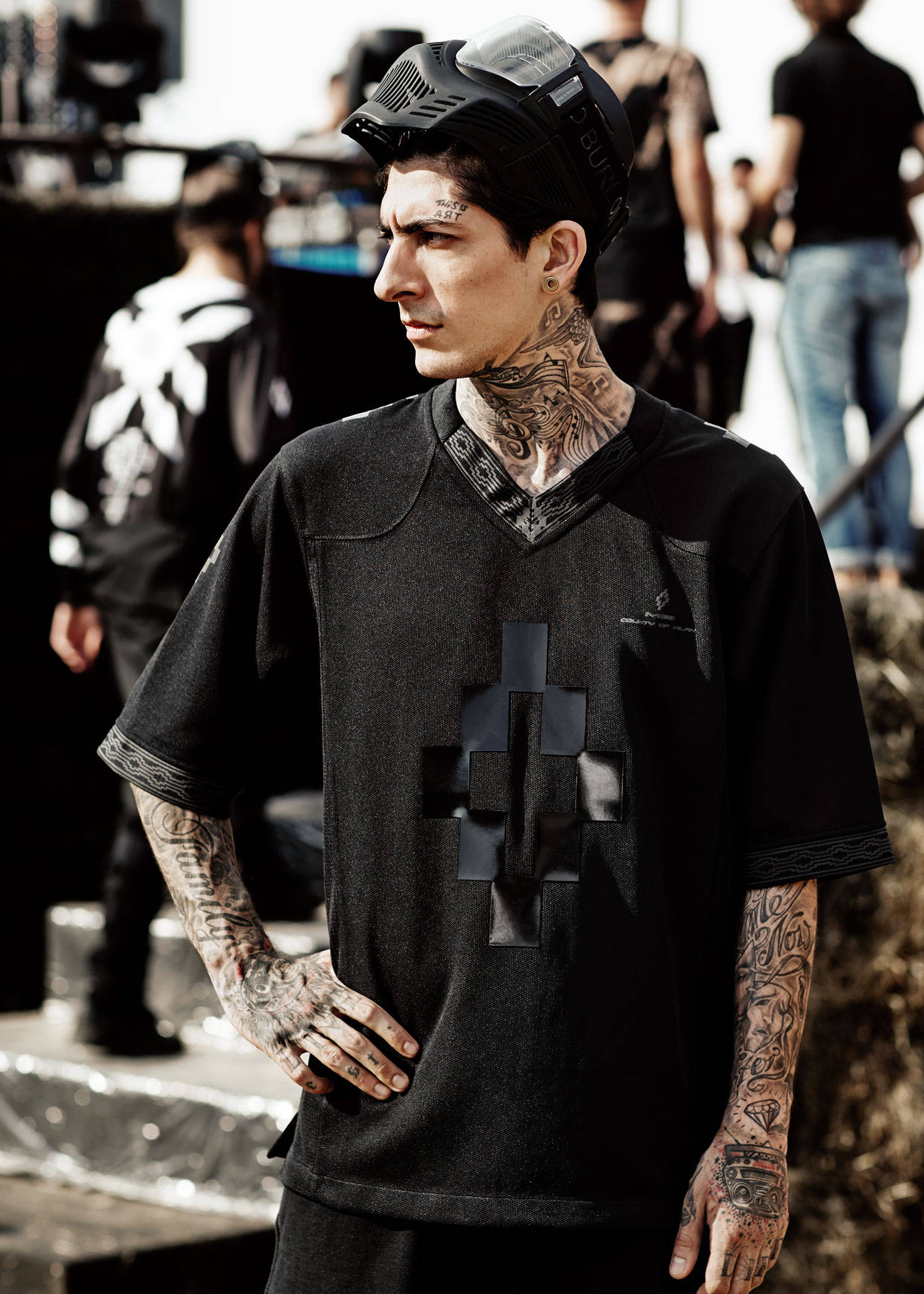 Marcelo Burlon, black printed shirt, tattooed paintball player, HD Phone Wallpaper