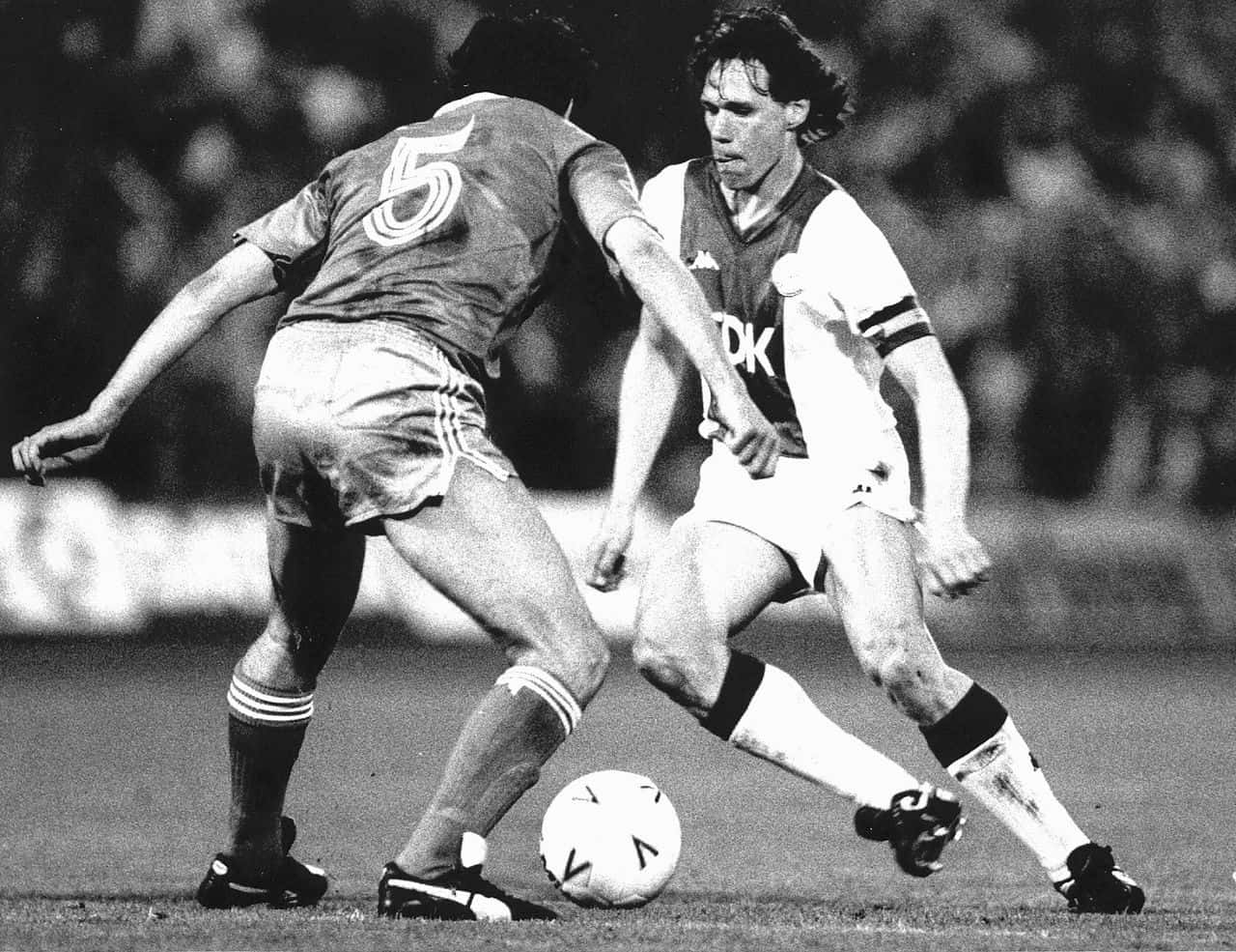 Marco Van Basten, soccer, nighttime, HD Desktop Wallpaper