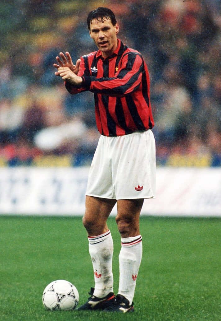 Marco Van Basten, red and black striped jersey, green pitch, SD Phone Wallpaper