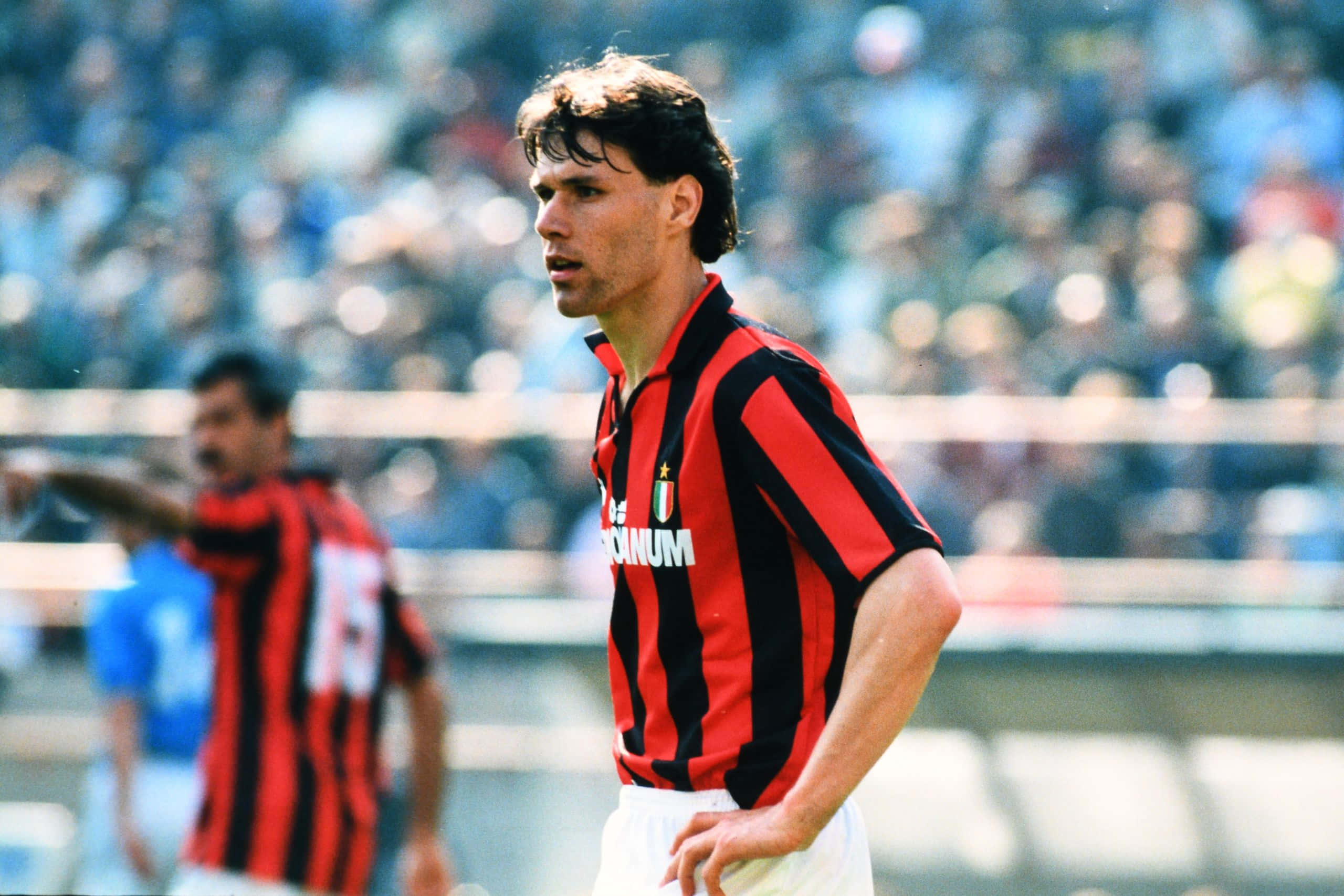 Marco Van Basten, red and black striped jersey, sunlit field, 2K Desktop Wallpaper