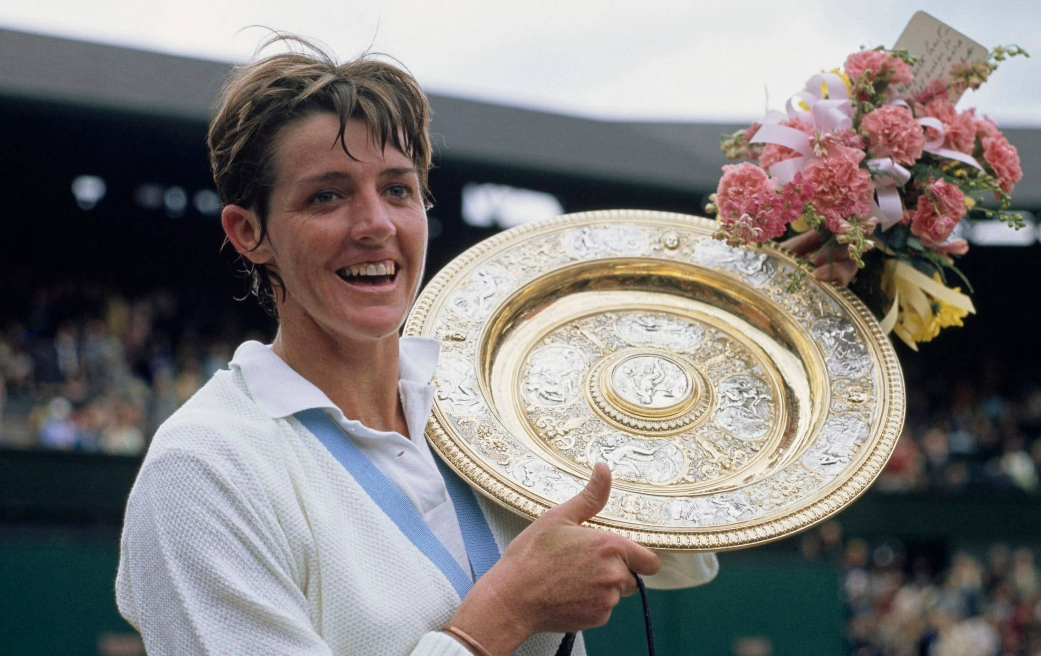 Margaret Court, 1963 Wimbledon, gold trophy, Full HD Desktop Wallpaper
