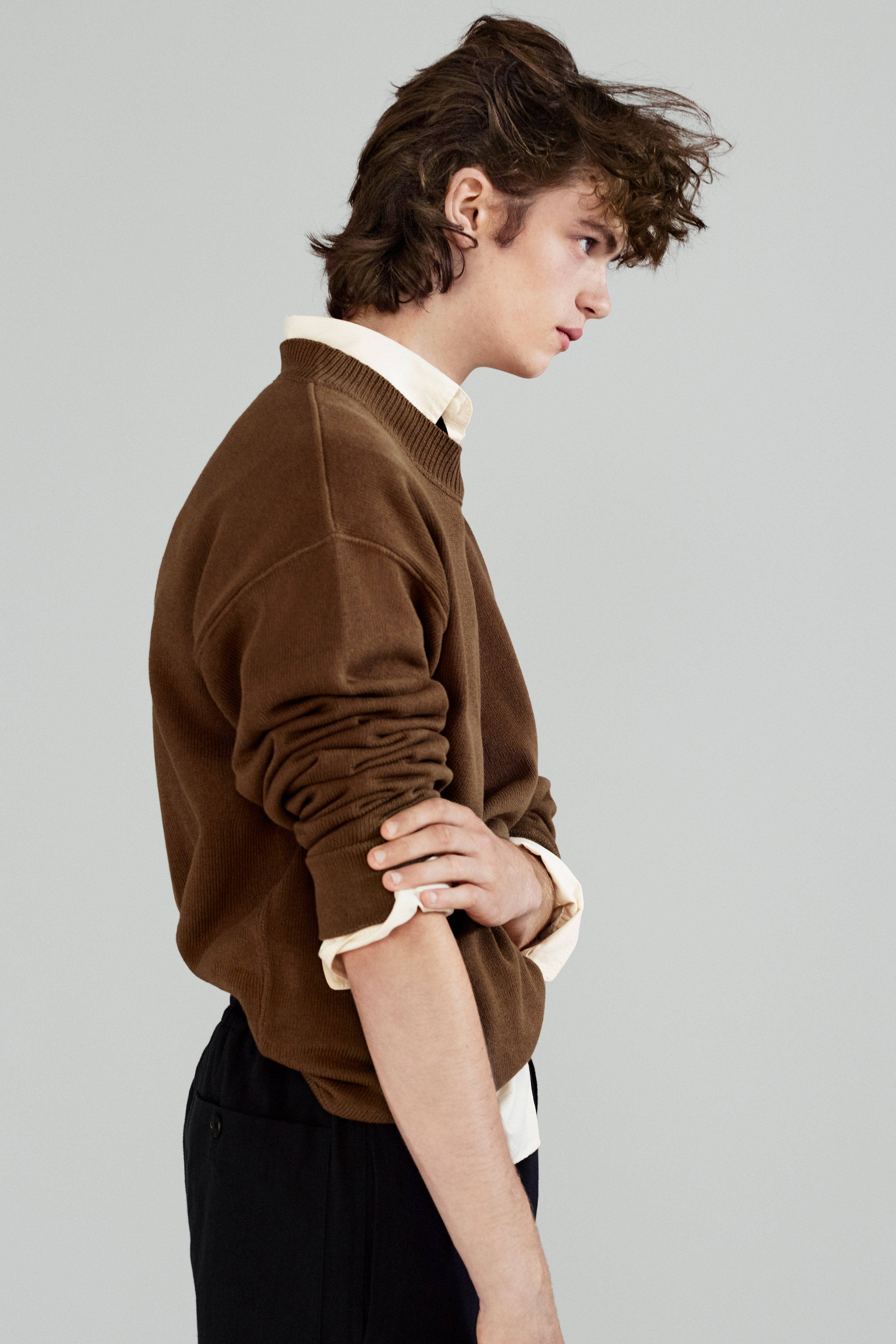 Margaret Howell, brown sweatshirt, tousled brown hair, 4K Phone Wallpaper