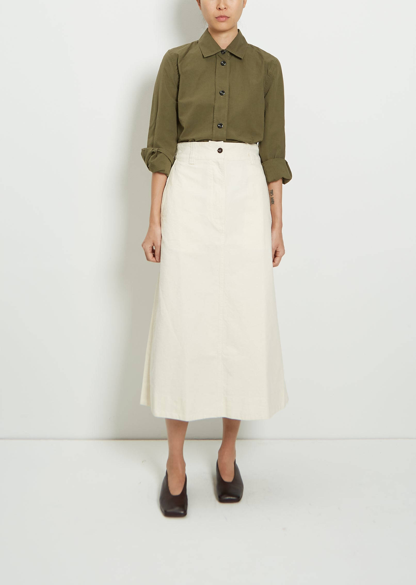 Margaret Howell, green polo, white skirt, Full HD Phone Wallpaper