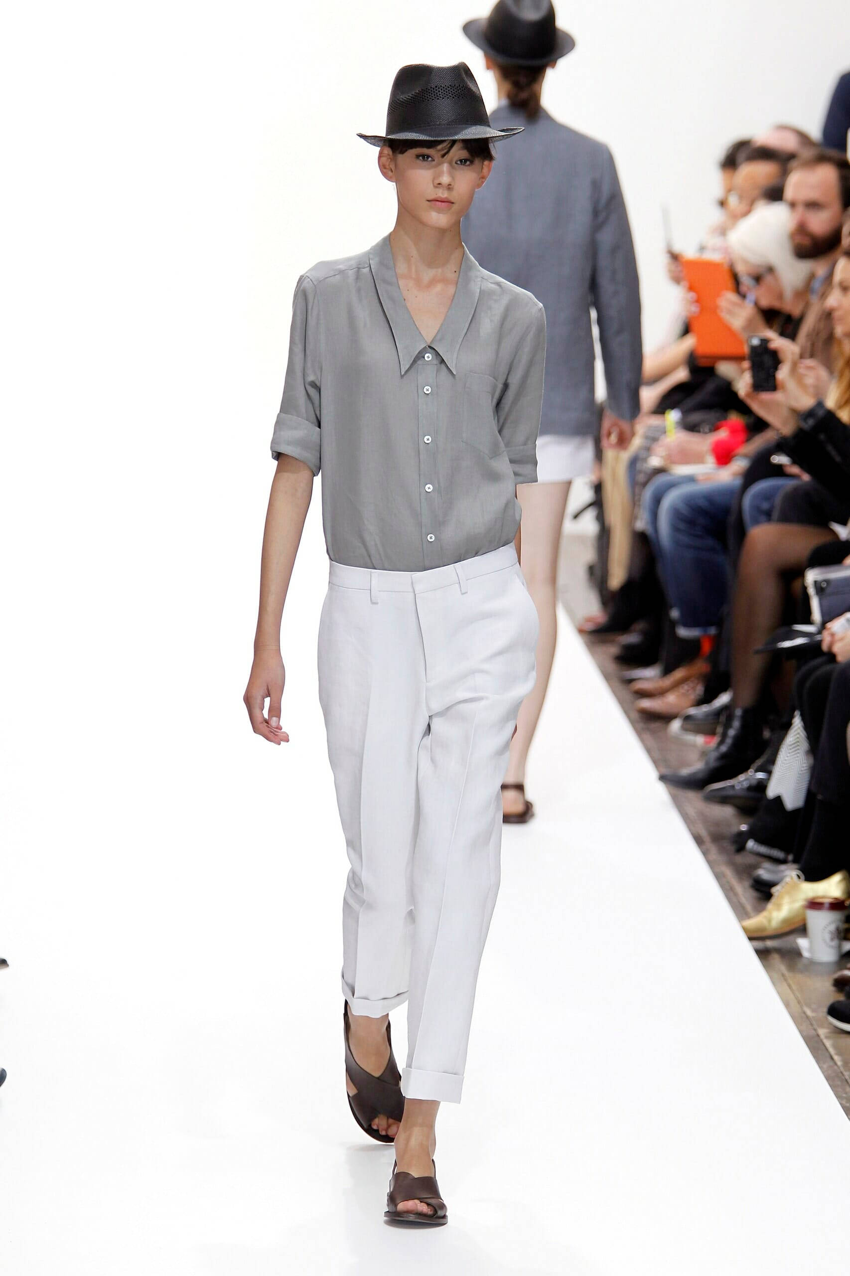 Margaret Howell, summer collection, gray shirt, 2K Phone Wallpaper