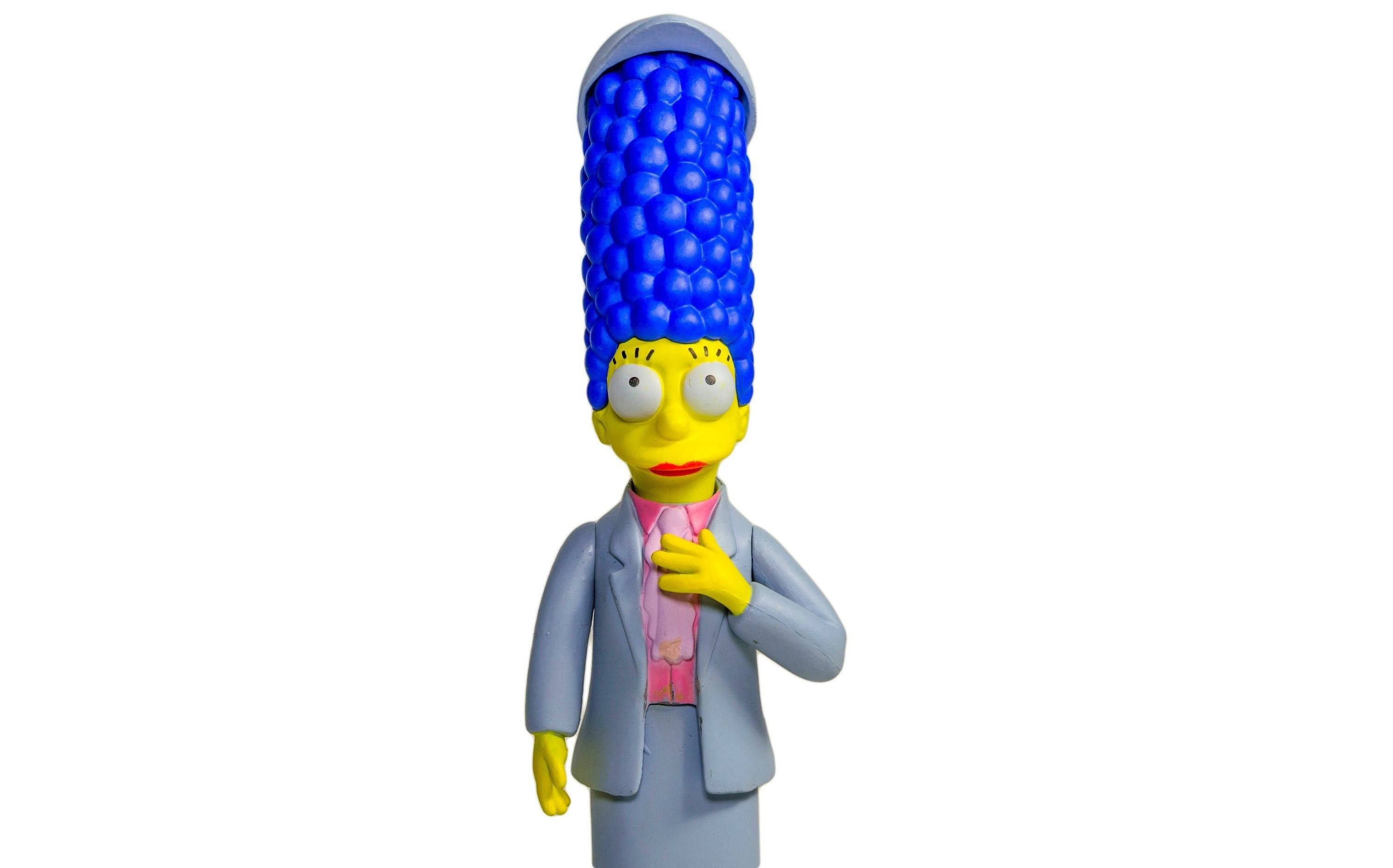 Marge Simpson, blue beehive hairdo, hand on chest, 2K Desktop Wallpaper