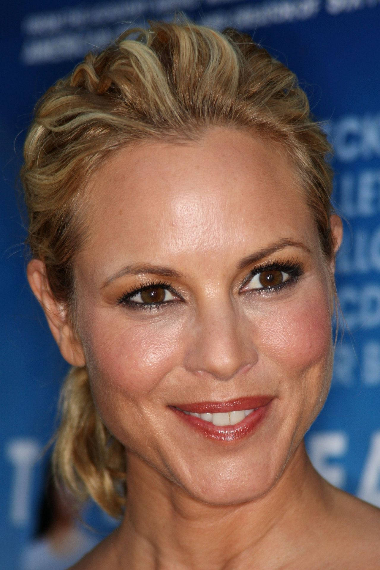 Maria Bello, red carpet, blonde, HD Phone Wallpaper