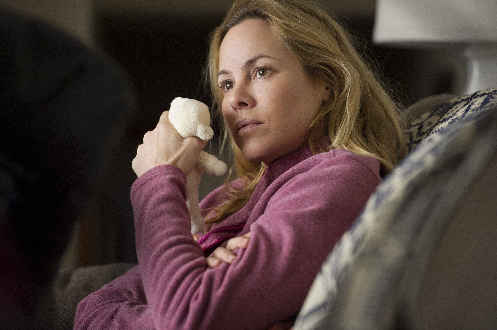 Maria Bello, purple sweater, couch, Full HD Desktop Wallpaper