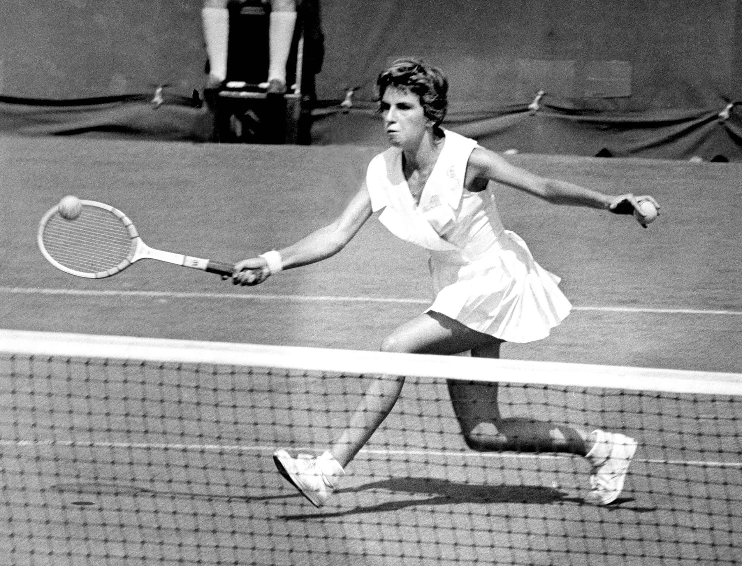 Maria Bueno, tennis player, vintage black and white photo, 2K Desktop Wallpaper